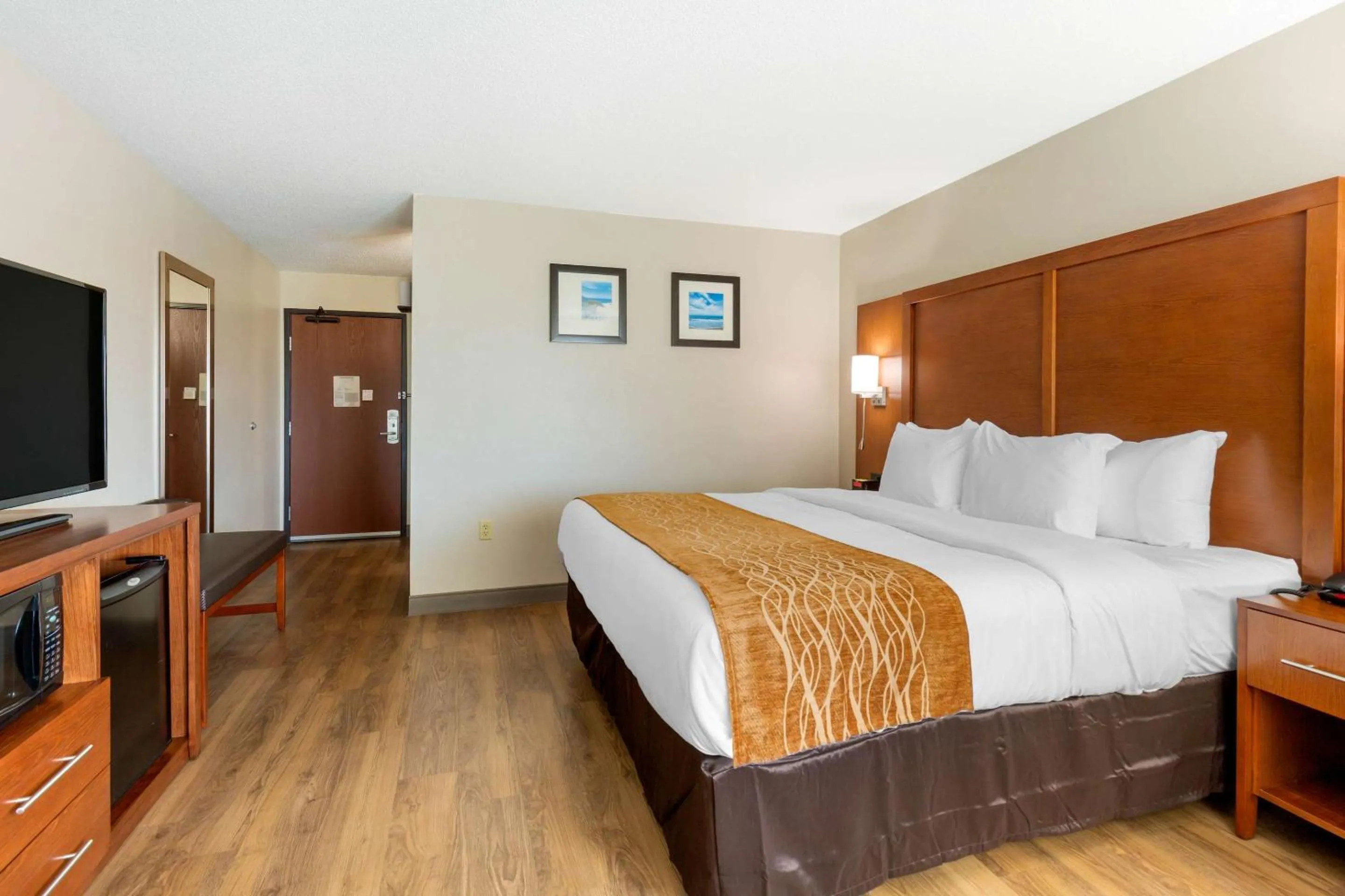 Bedroom, Bed in Comfort Inn & Suites Milford