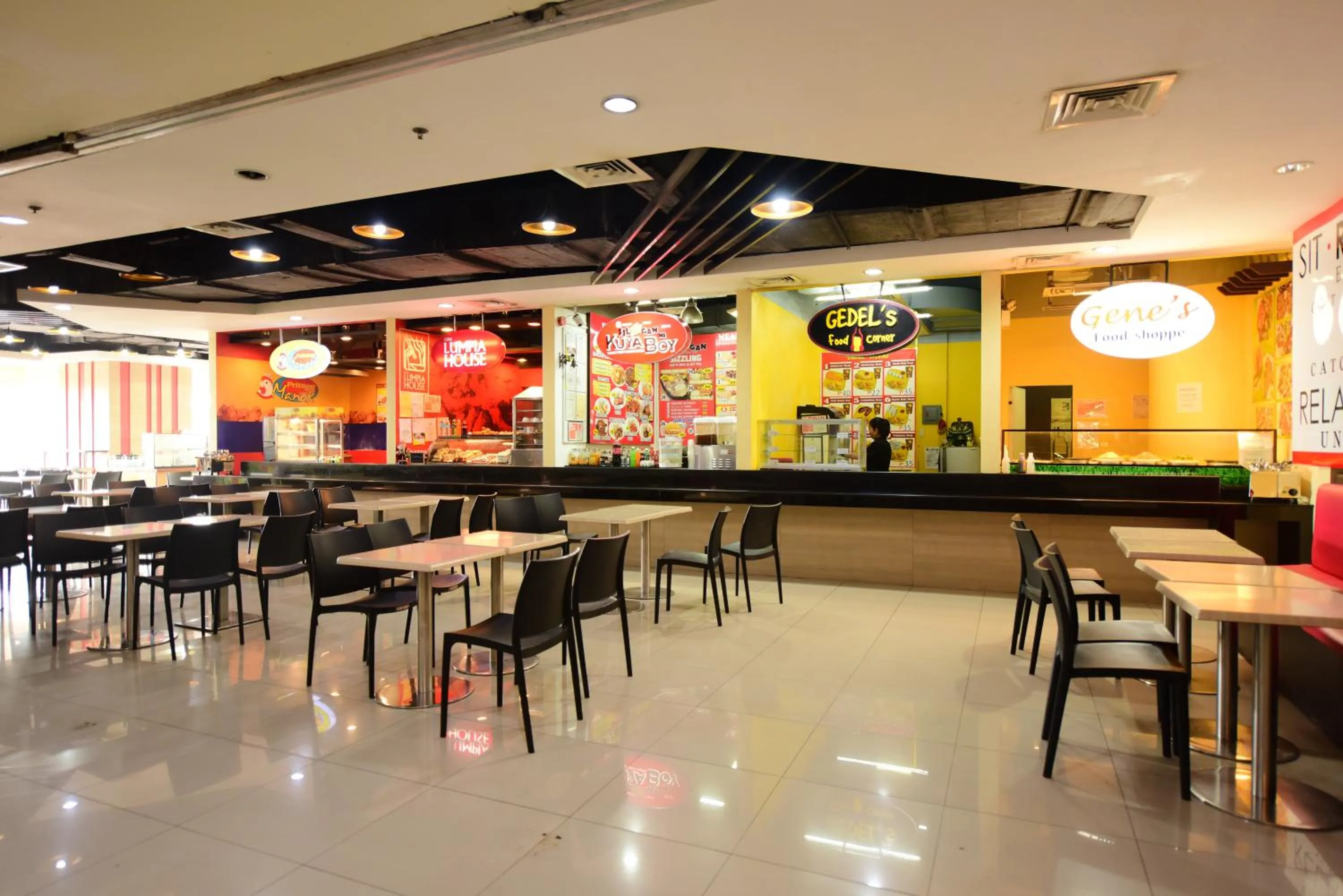 Restaurant/places to eat in Eon Centennial Soho Hotel