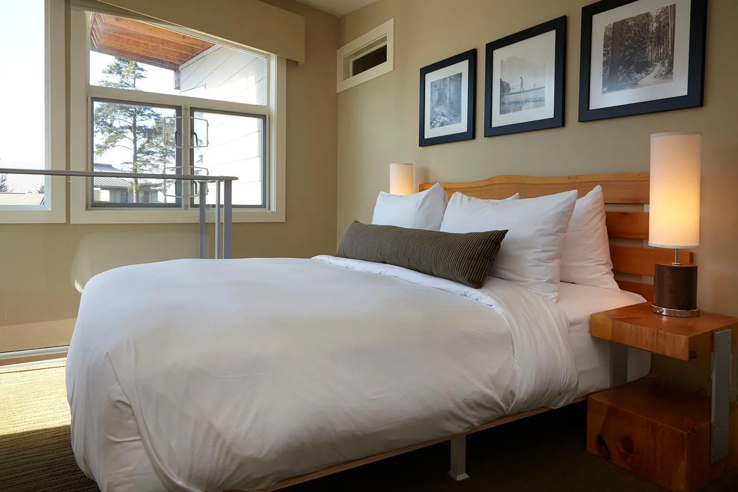 Bedroom, Bed in Cox Bay Beach Resort