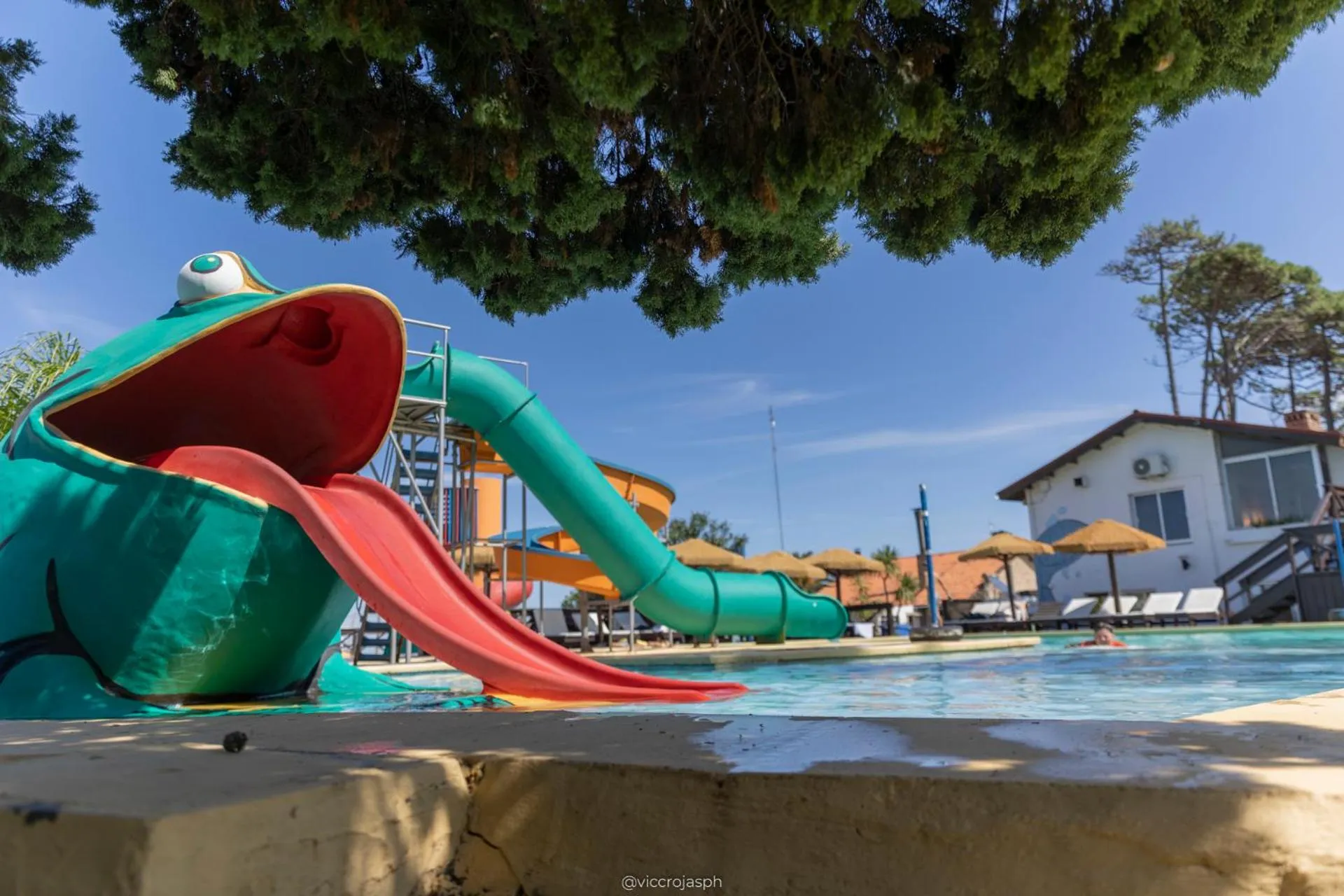 Swimming pool in El Descubrimiento Resort Club