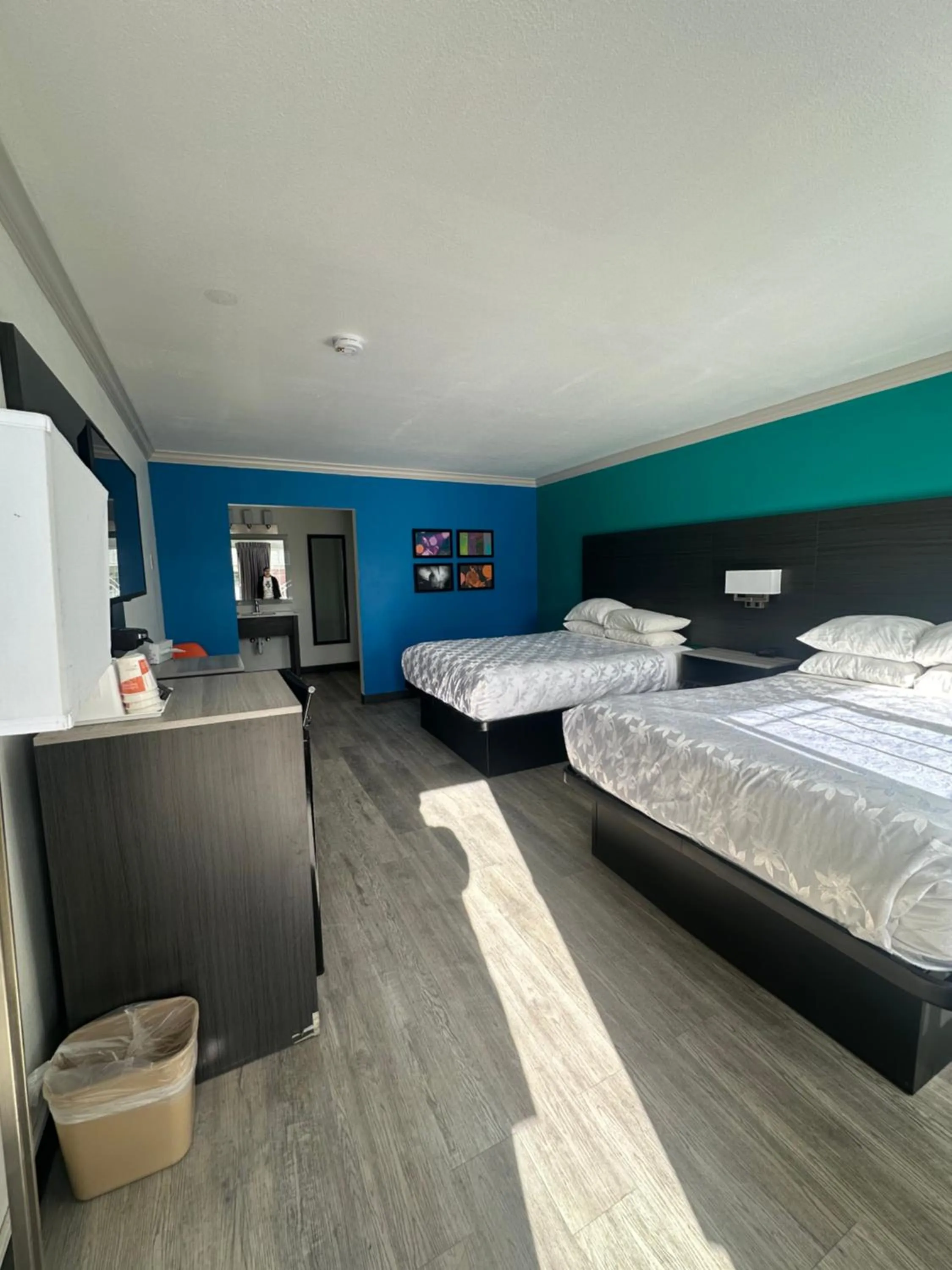 Bedroom, Bed in Americas Best Value Inn Winnemucca