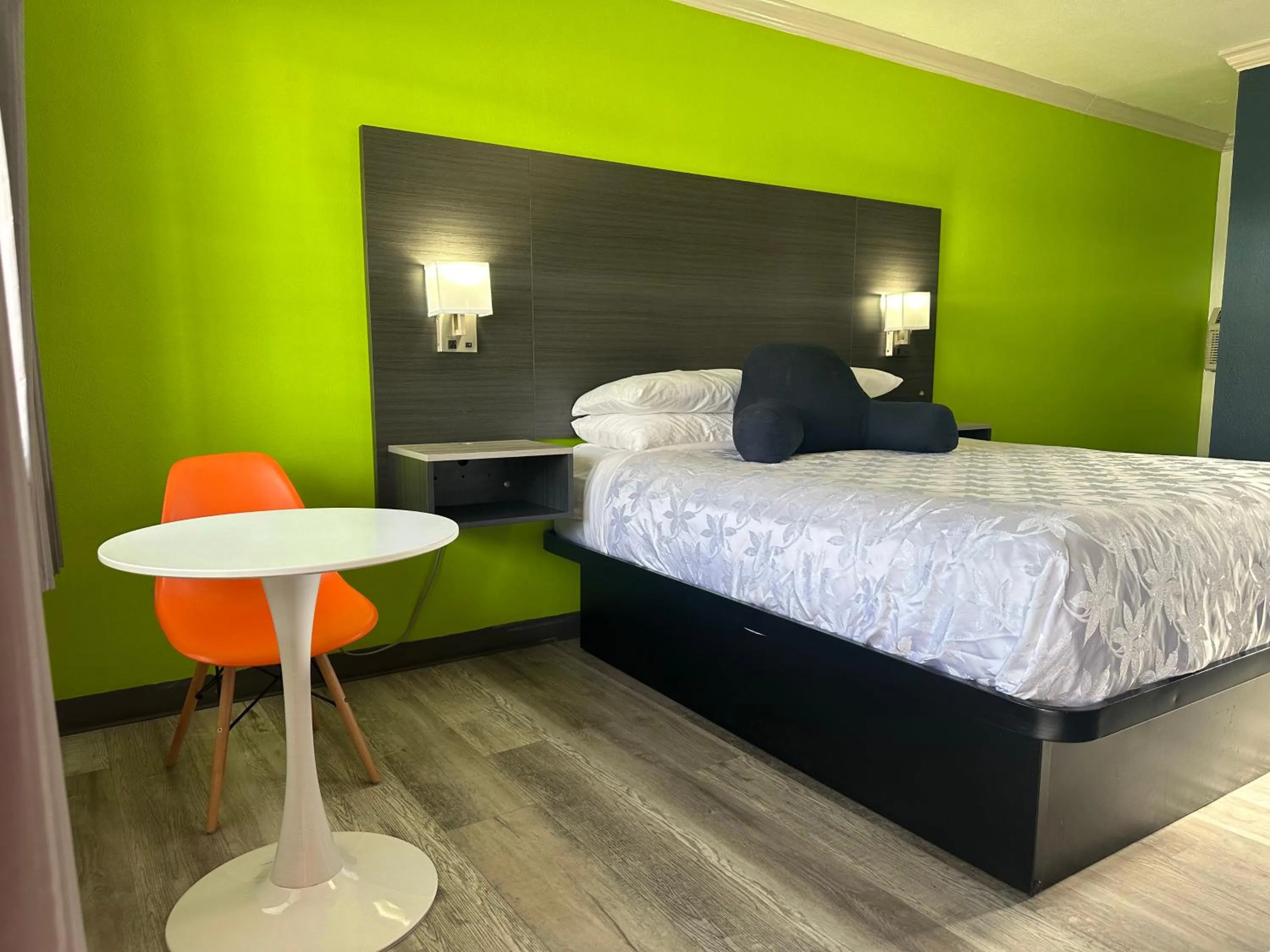 Bedroom, Bed in Americas Best Value Inn Winnemucca