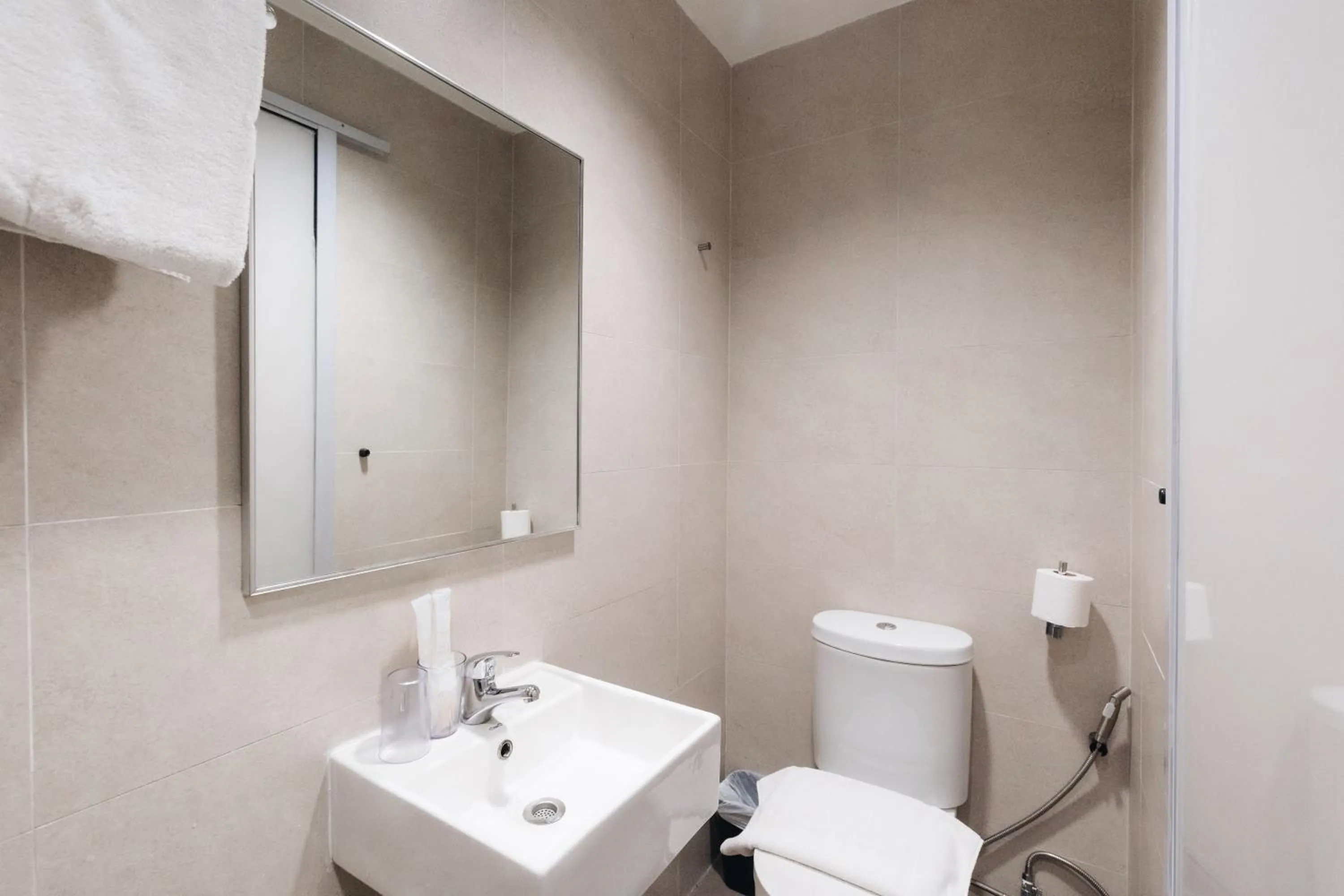 Bathroom in Harbour Ville Hotel - Hamilton
