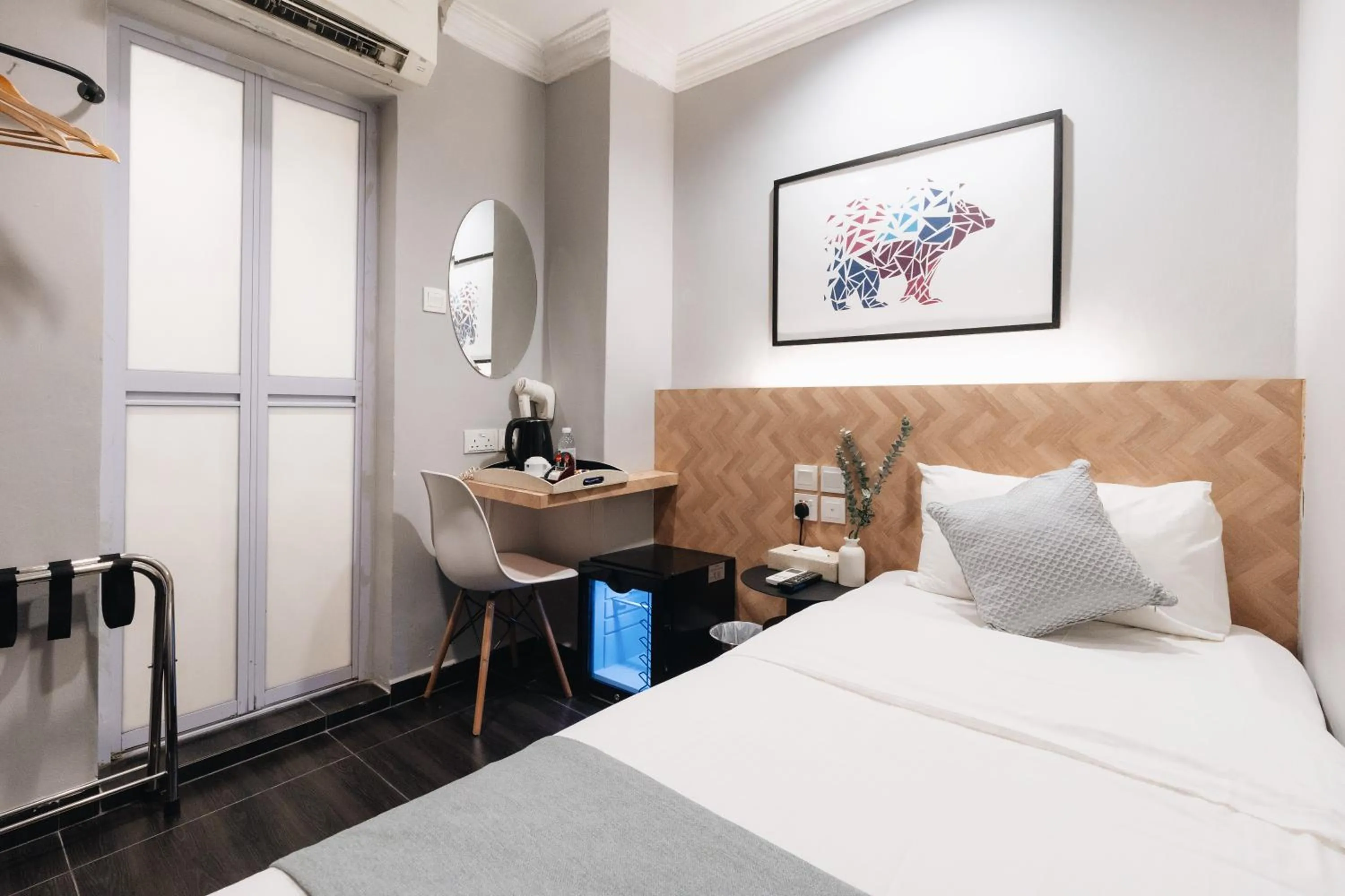 Bed in Harbour Ville Hotel - Hamilton