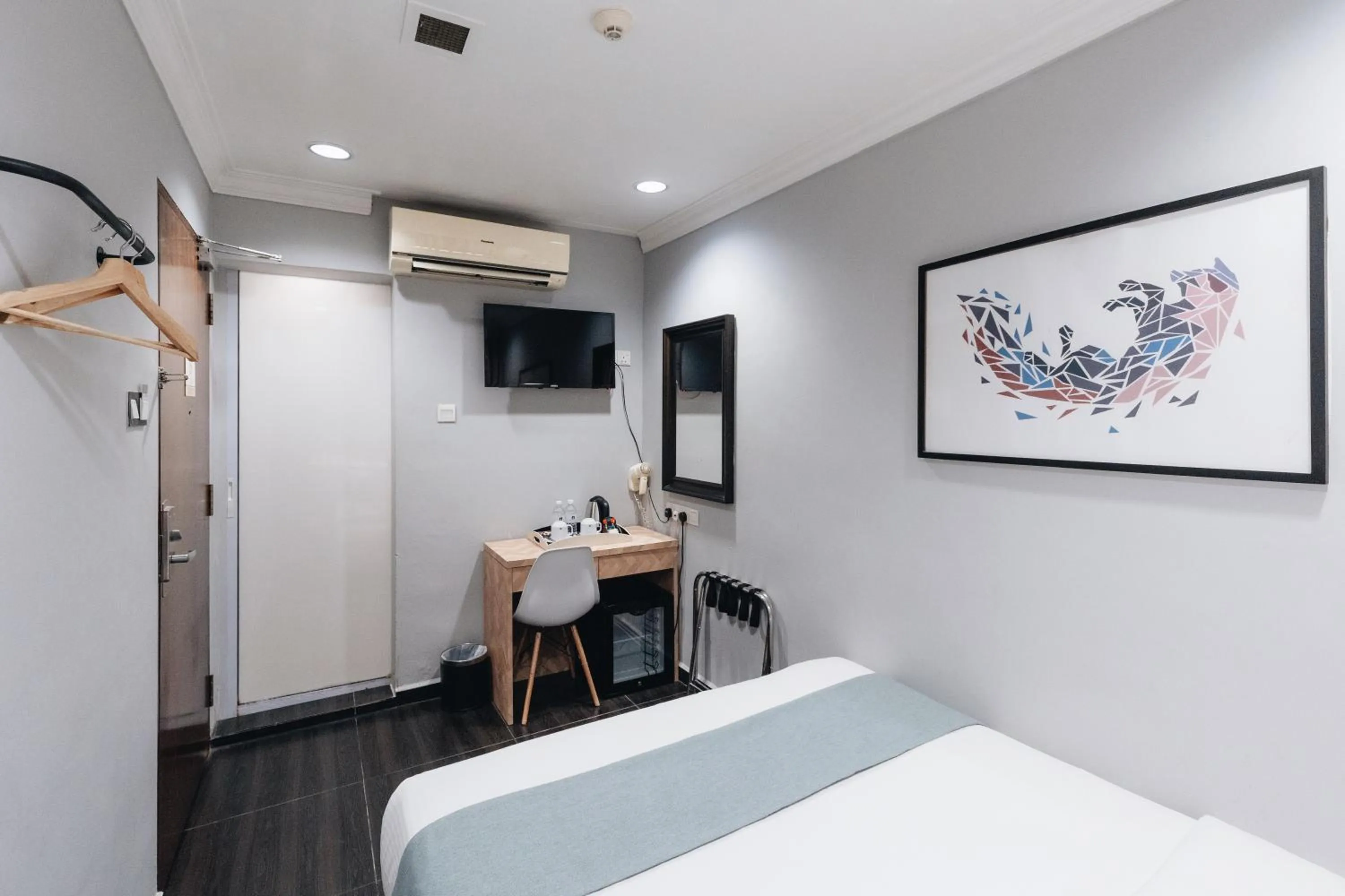 Bed in Harbour Ville Hotel - Hamilton