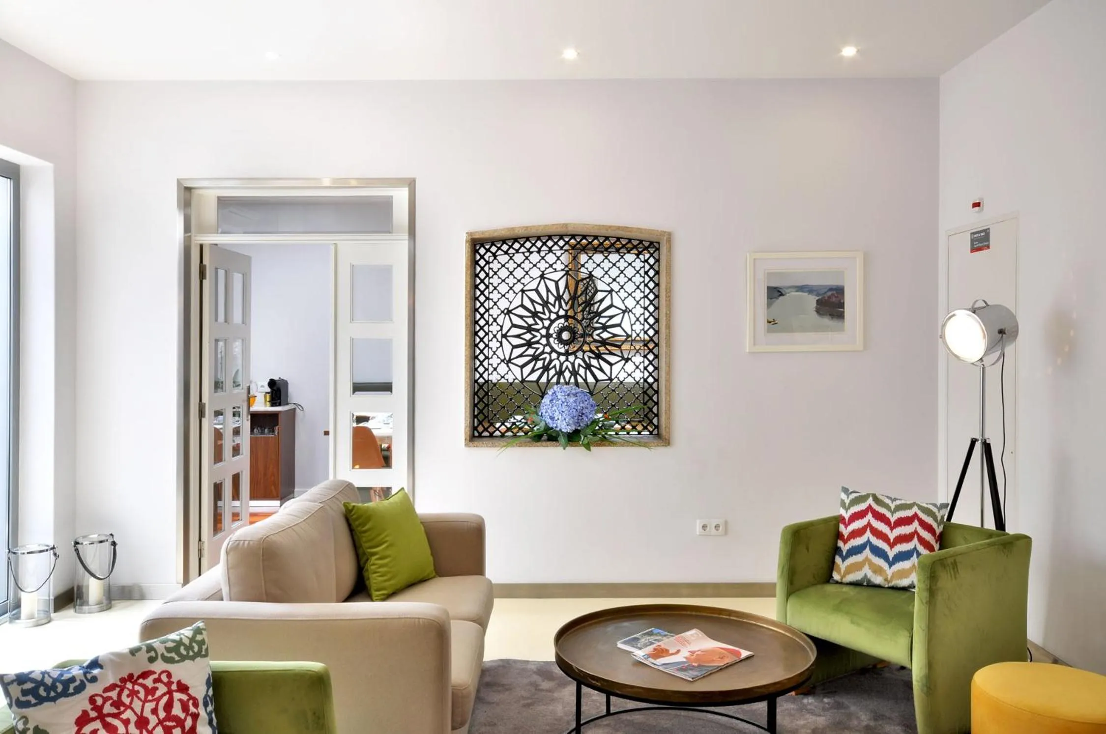 Communal lounge/ TV room in Porto Domus Hotel