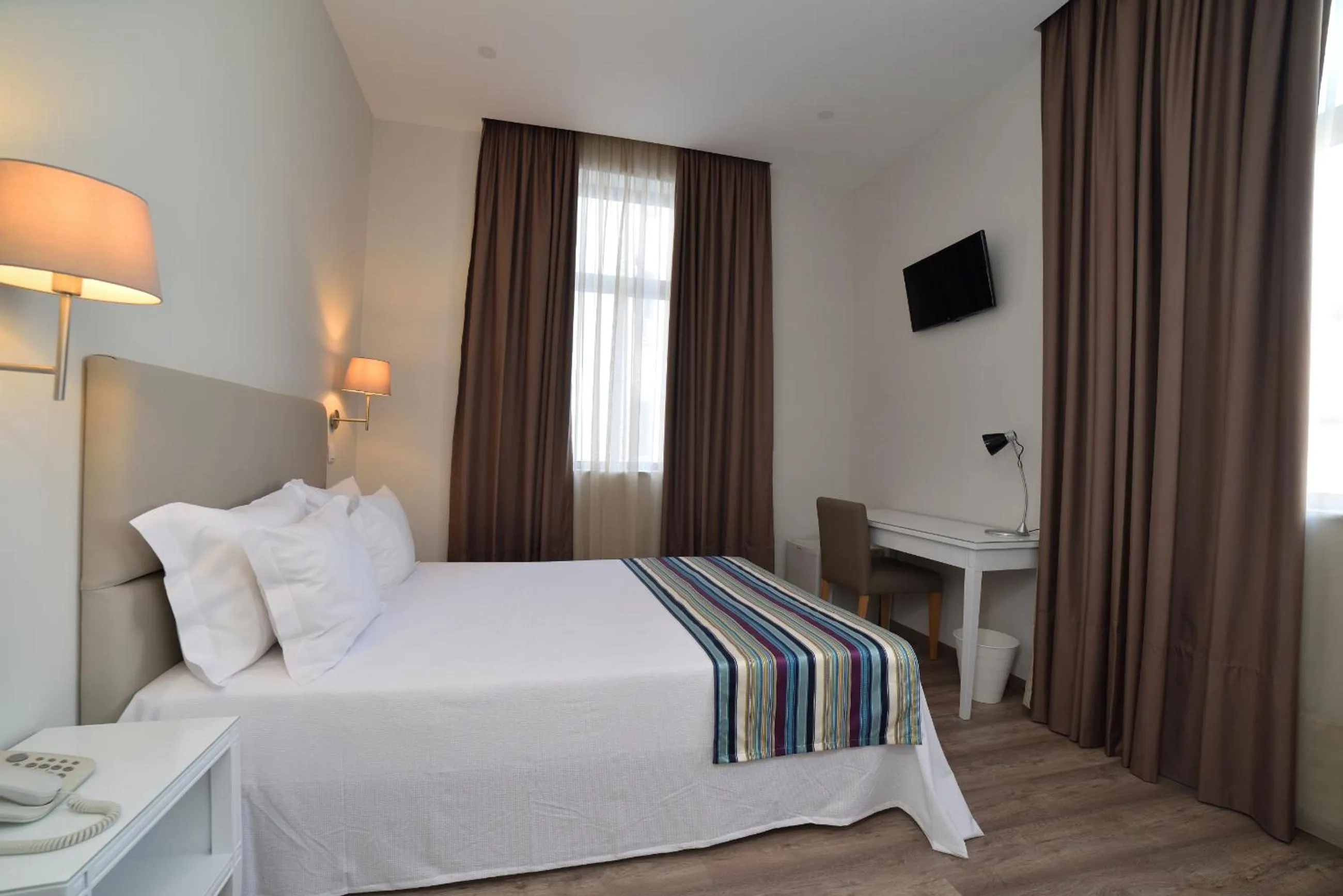 Bedroom, Bed in Porto Domus Hotel