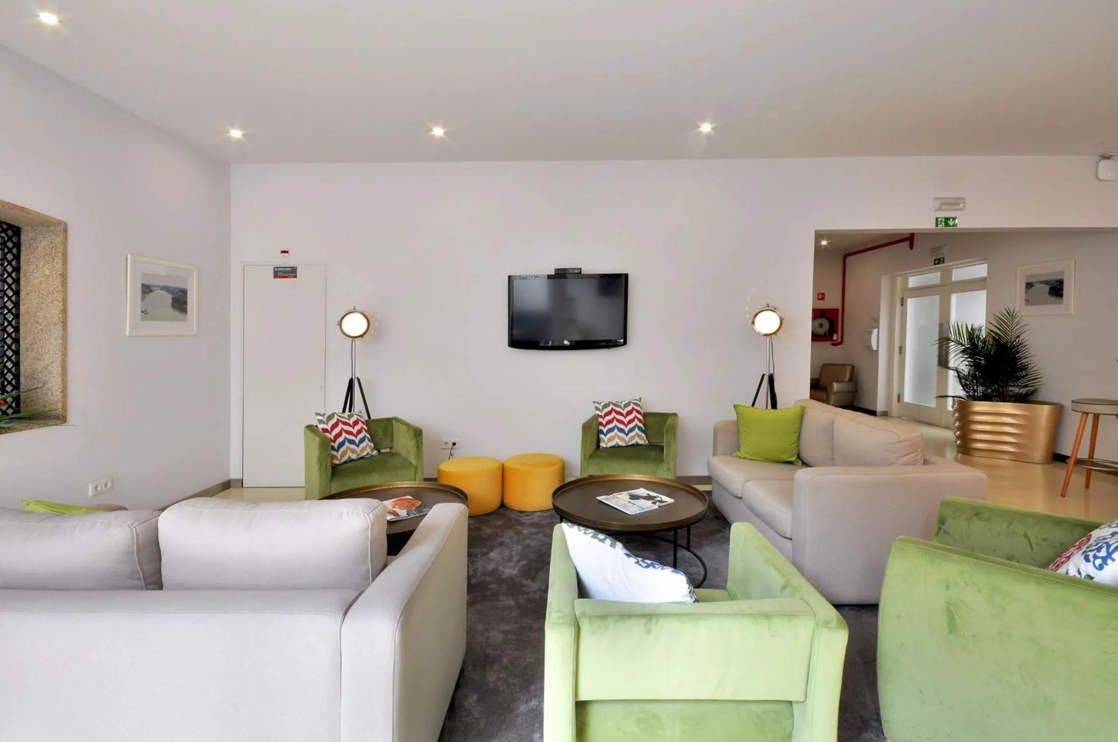 Communal lounge/ TV room in Porto Domus Hotel