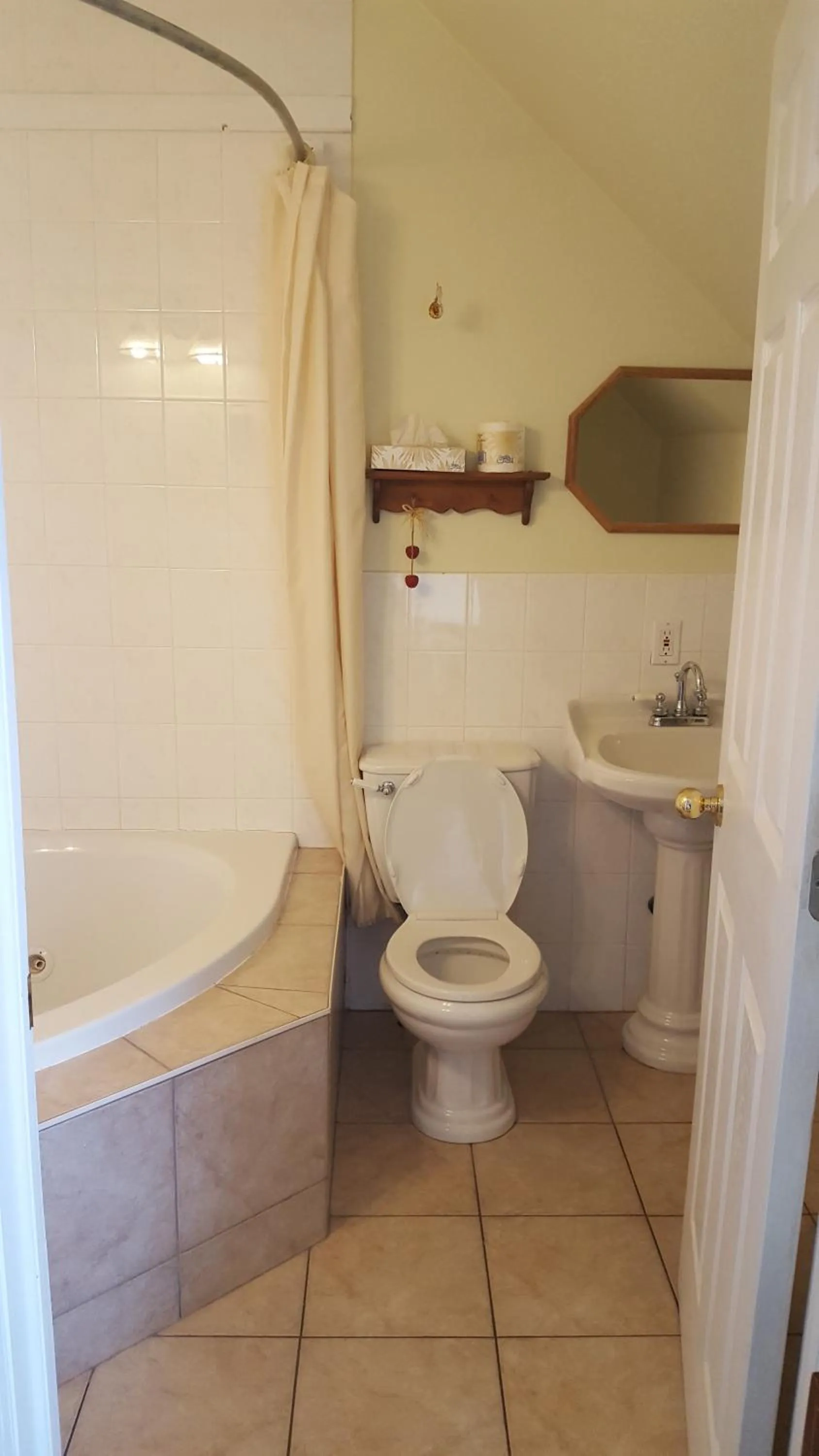 Bathroom in Auberge Vue d'la Dune - Dune View Inn