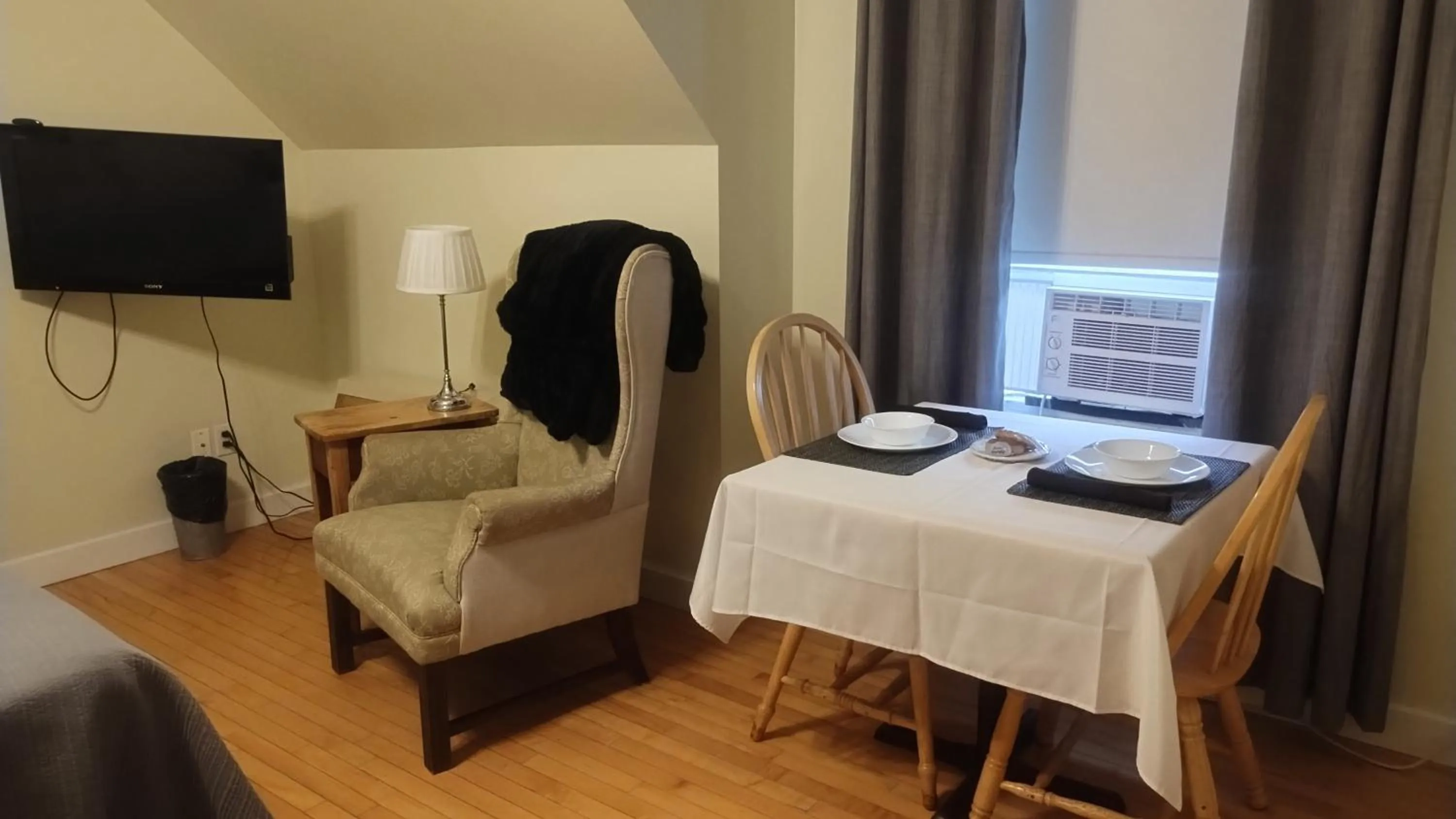 TV and multimedia in Auberge Vue d'la Dune - Dune View Inn