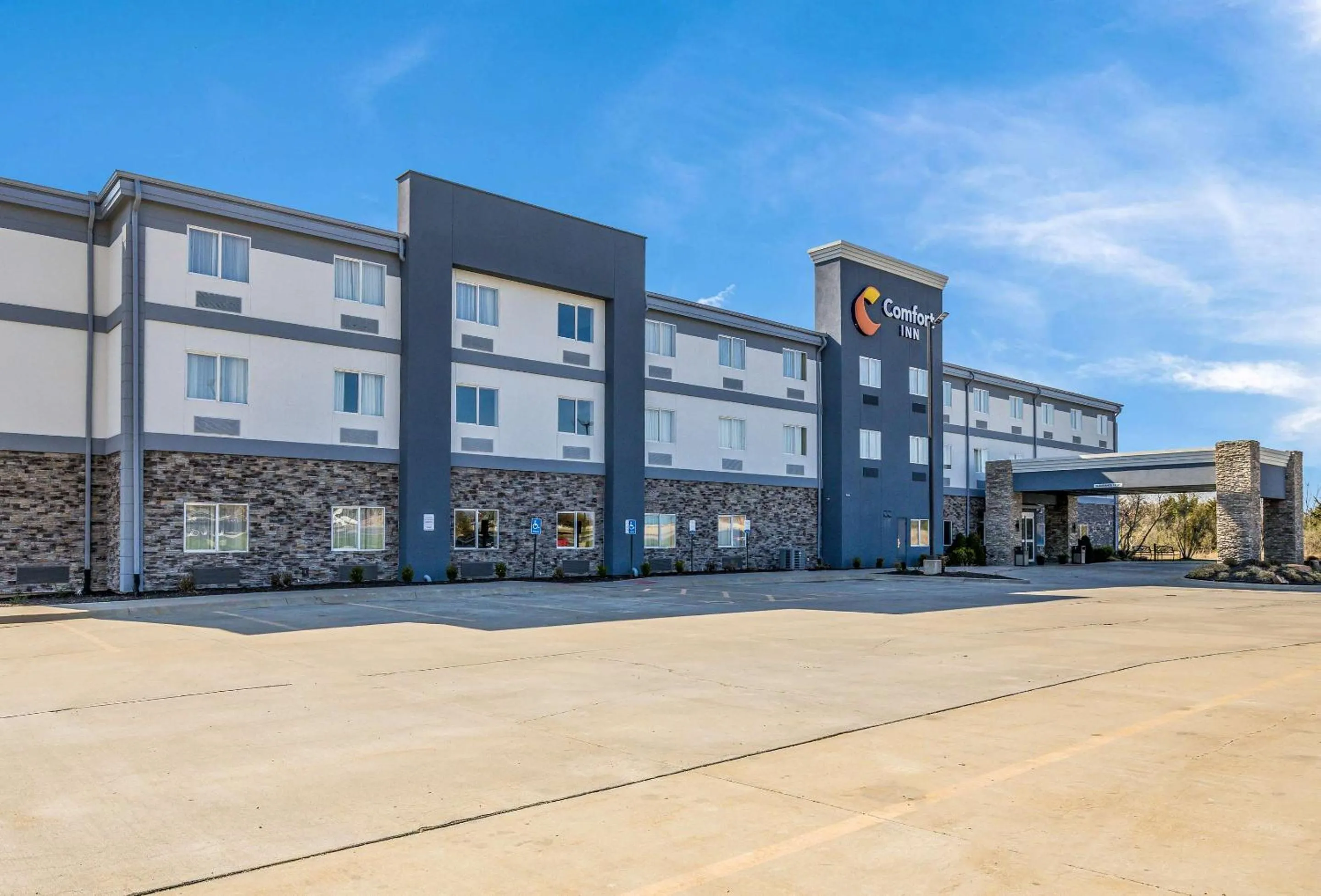 Property building in Comfort Inn Bonner Springs Kansas City