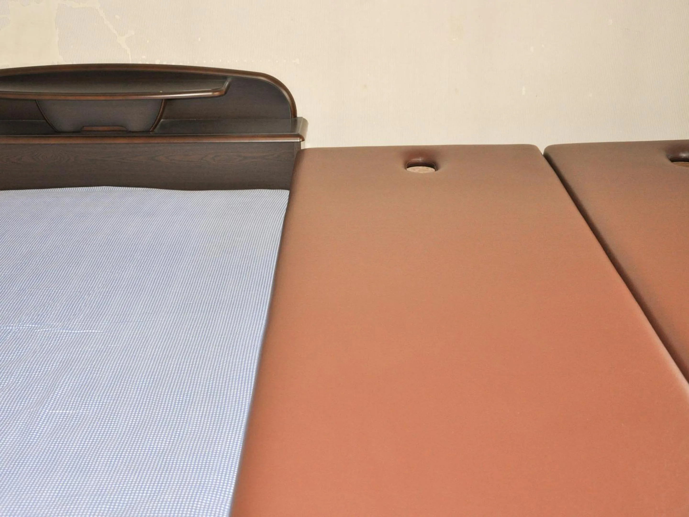 Photo of the whole room, Bed in Tuktuk House