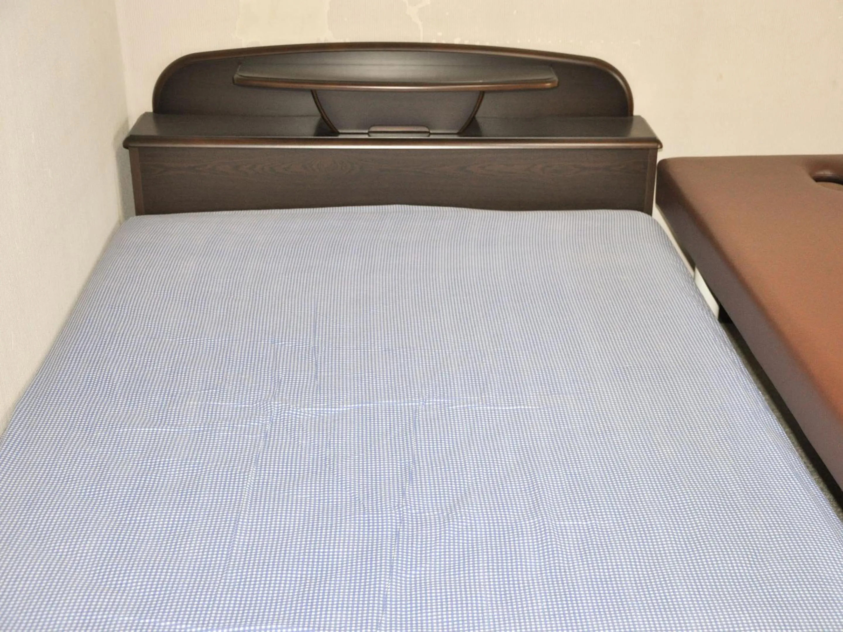 Photo of the whole room, Bed in Tuktuk House