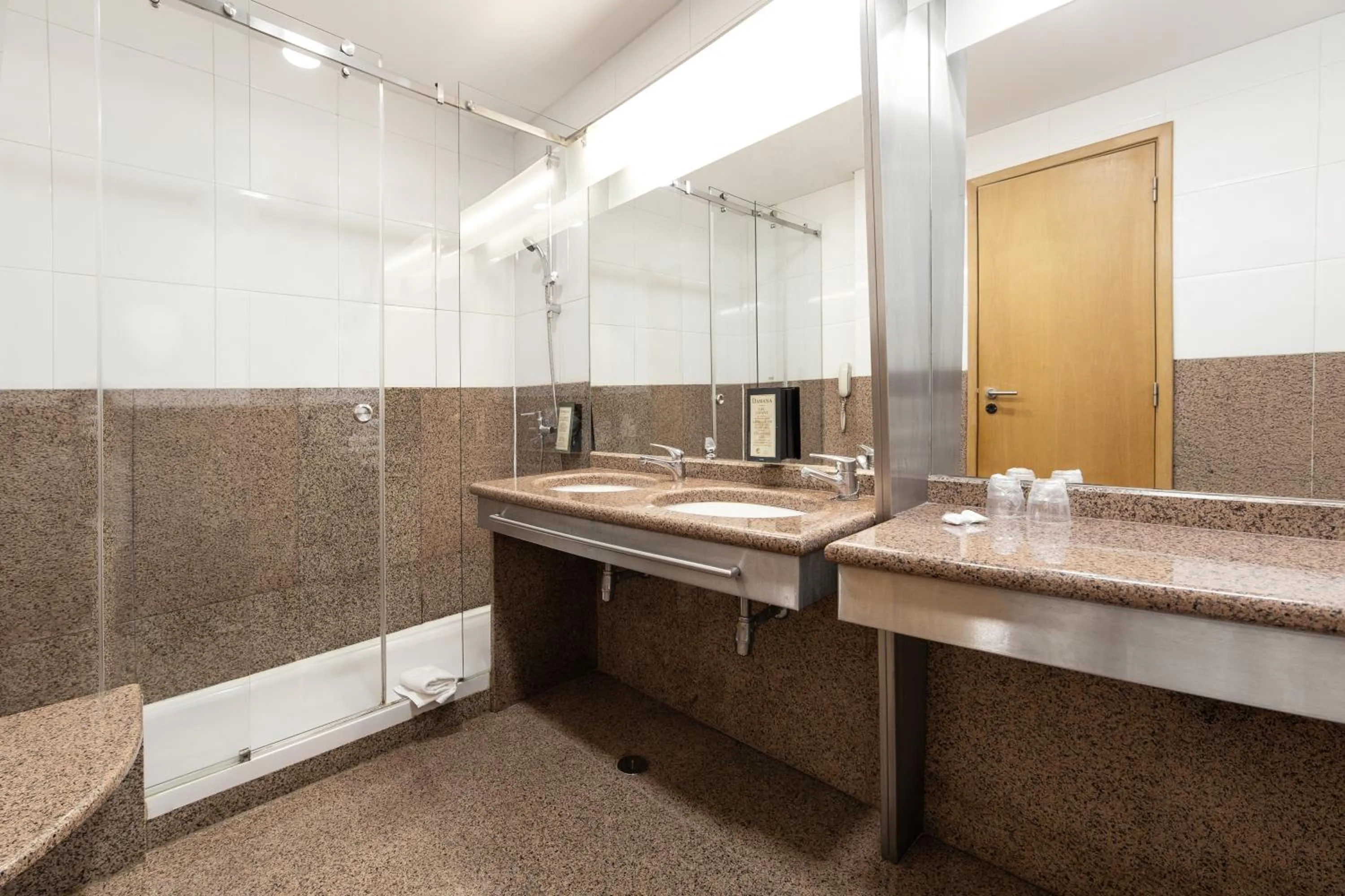 Shower in Hotel Alvorada