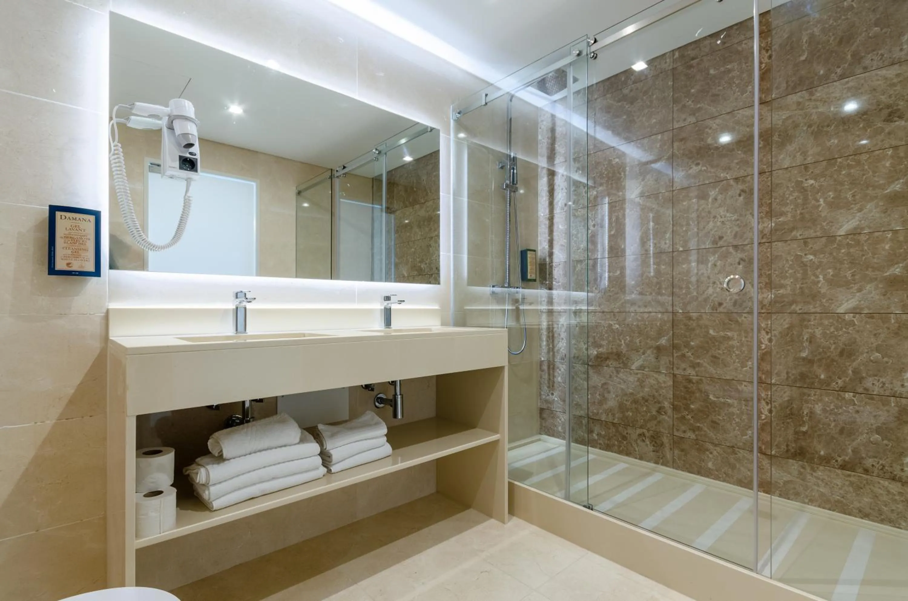 Bathroom in Hotel Alvorada