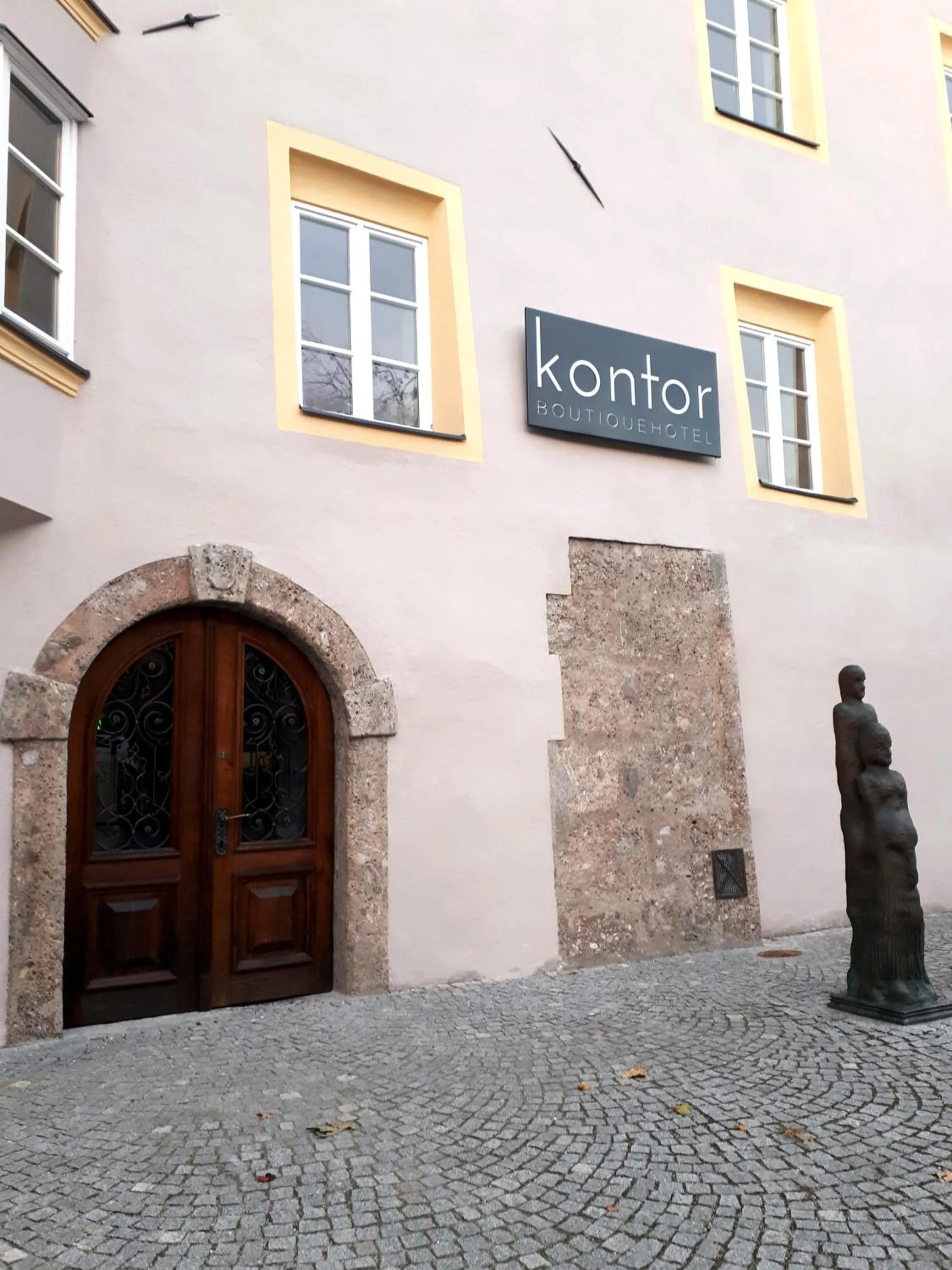 Property building in Hotel kontor