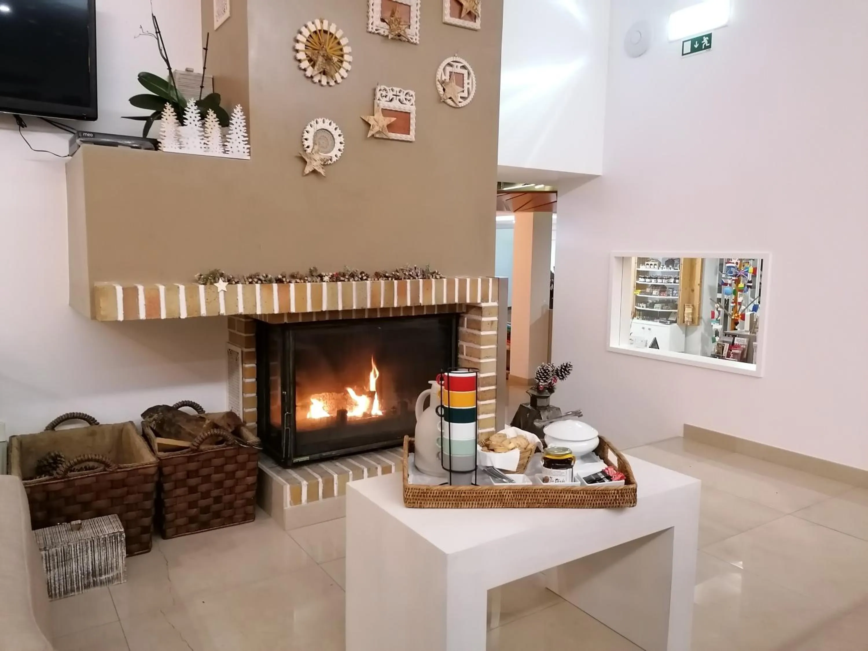 Communal lounge/ TV room in Boutique Hotel Casa do Outeiro - Arts & Crafts