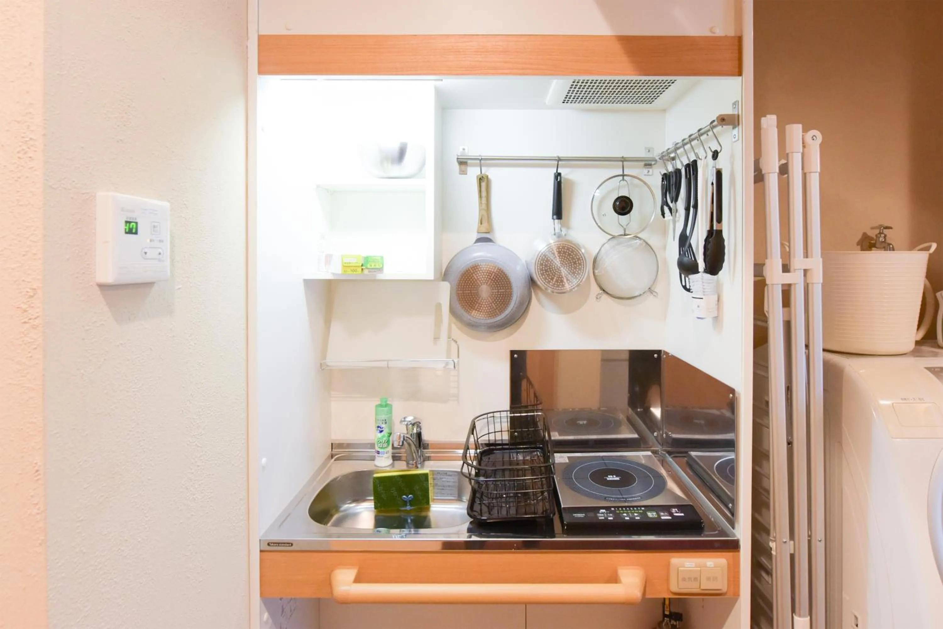 Kitchen or kitchenette in Yoyogi House