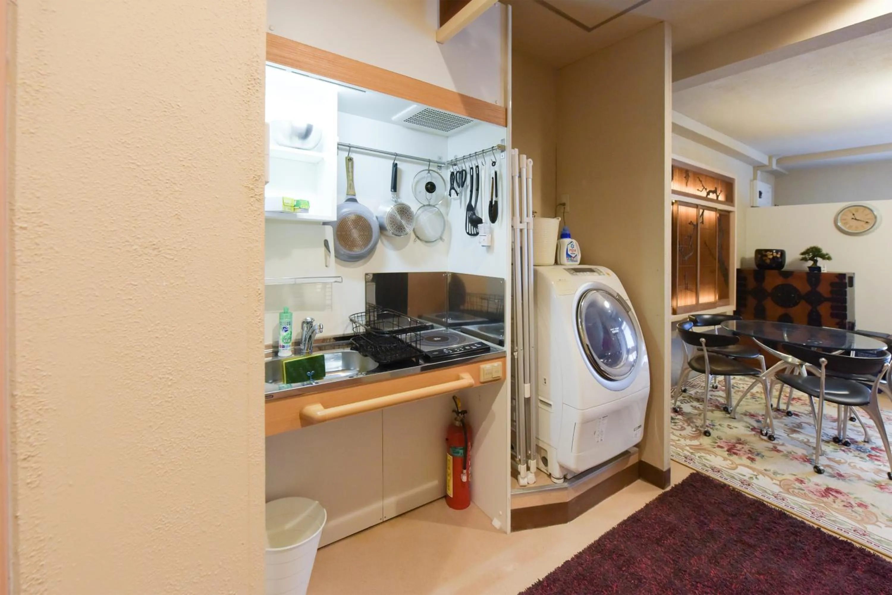 Kitchen or kitchenette in Yoyogi House