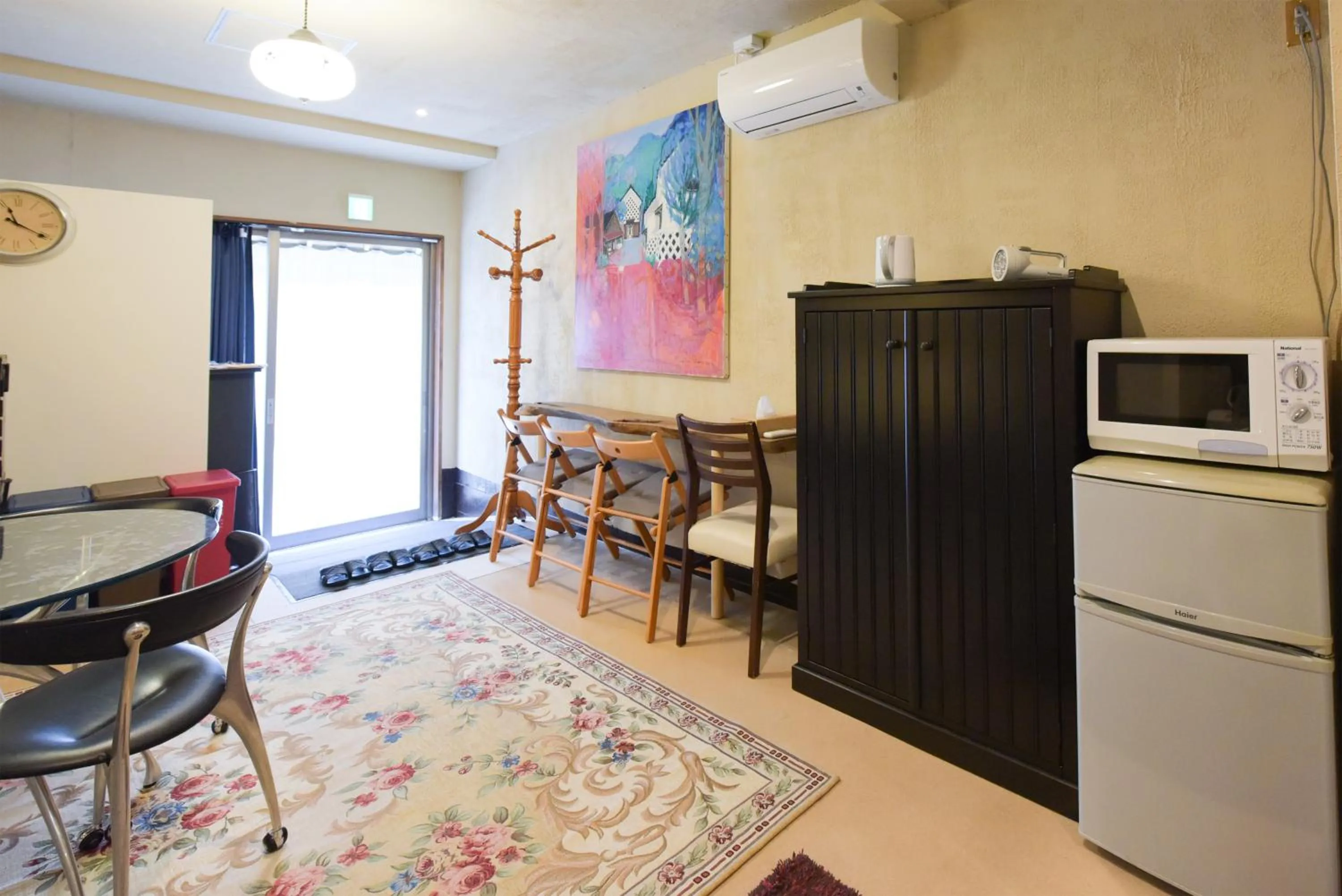 Dining area in Yoyogi House