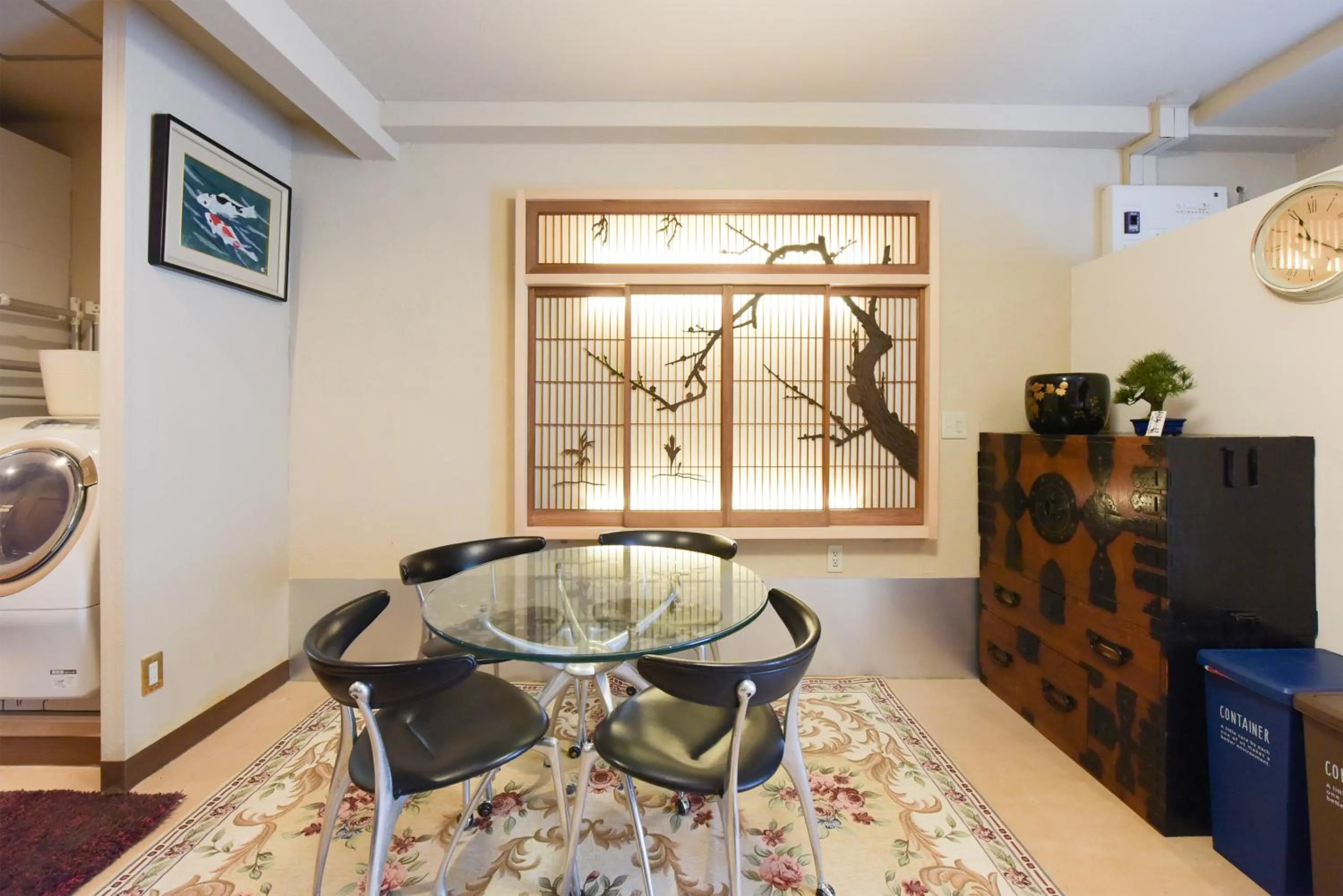 Dining area in Yoyogi House