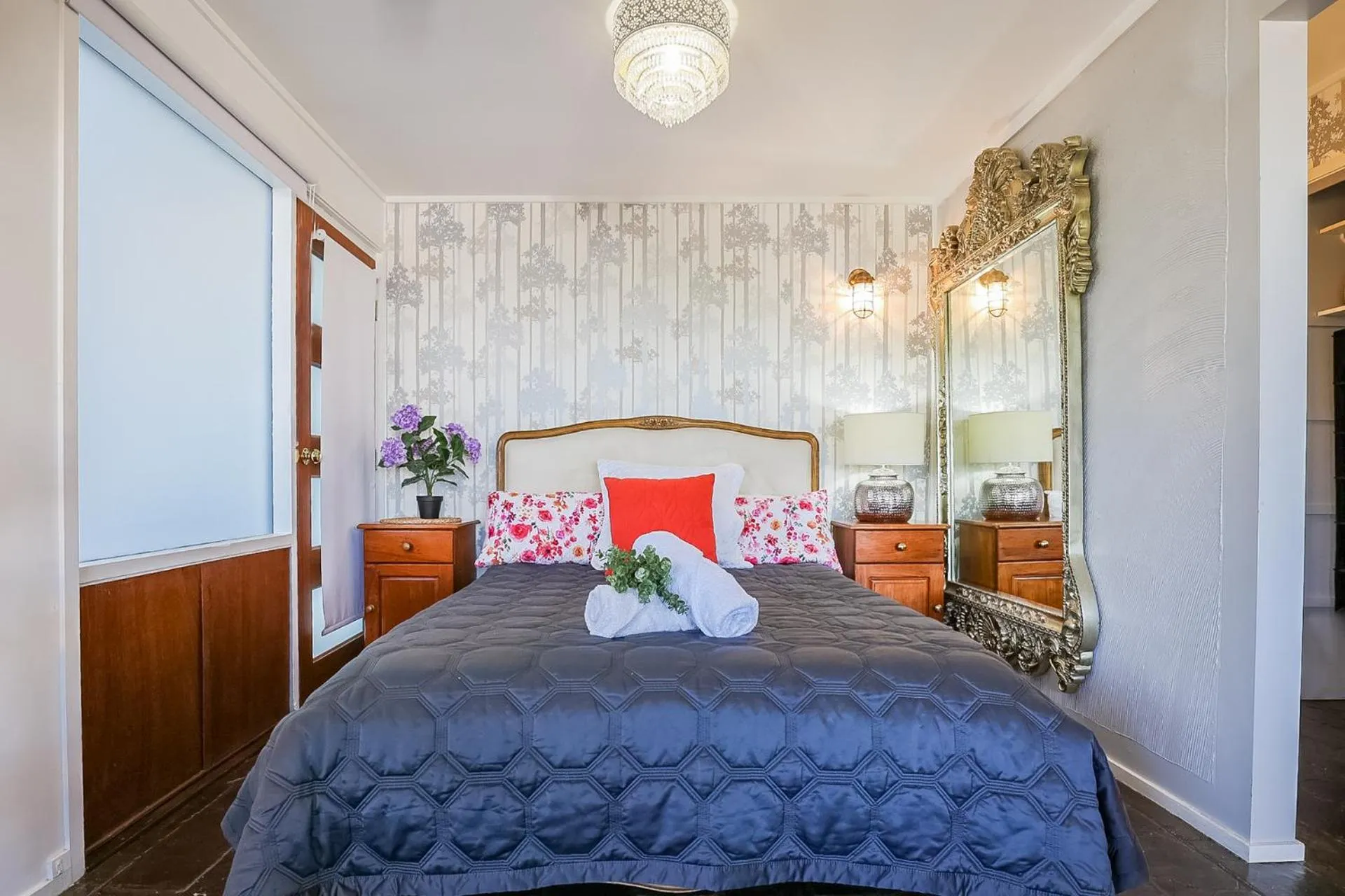 Bed in 1770 Sovereign Lodge Retreat