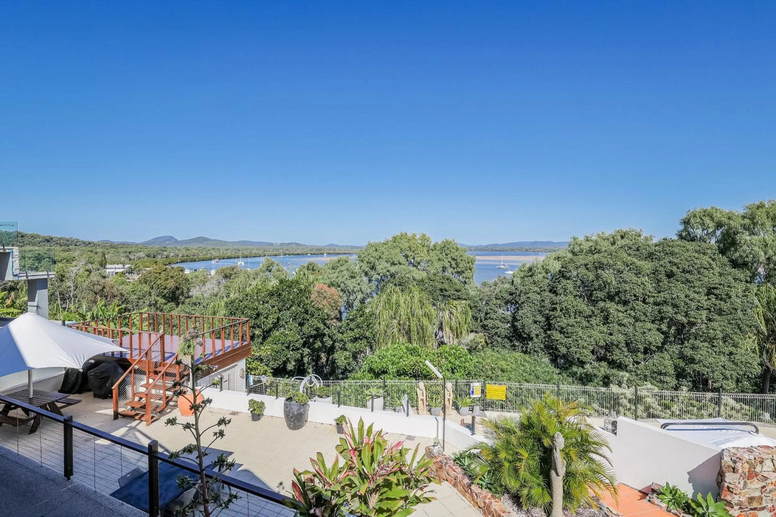 Sea view in 1770 Sovereign Lodge Retreat