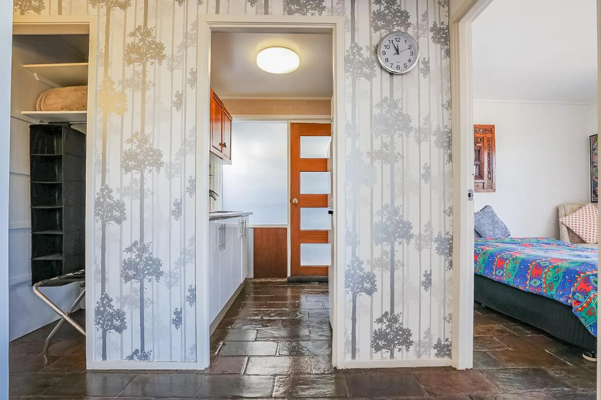 kitchen, Bed in 1770 Sovereign Lodge Retreat