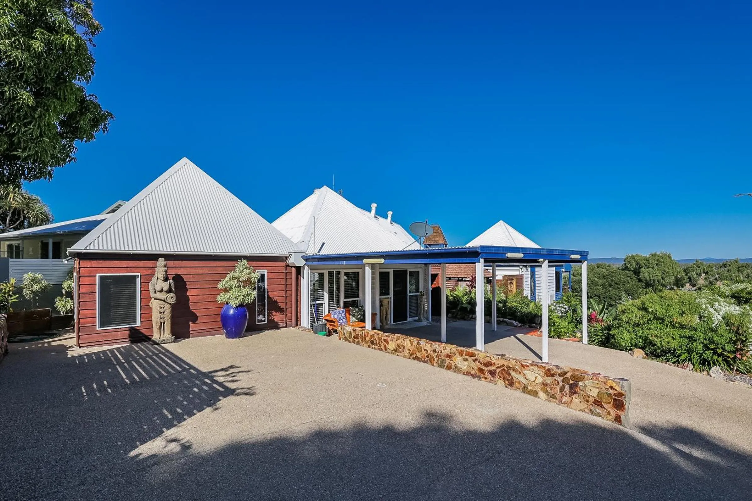 Property building in 1770 Sovereign Lodge Retreat