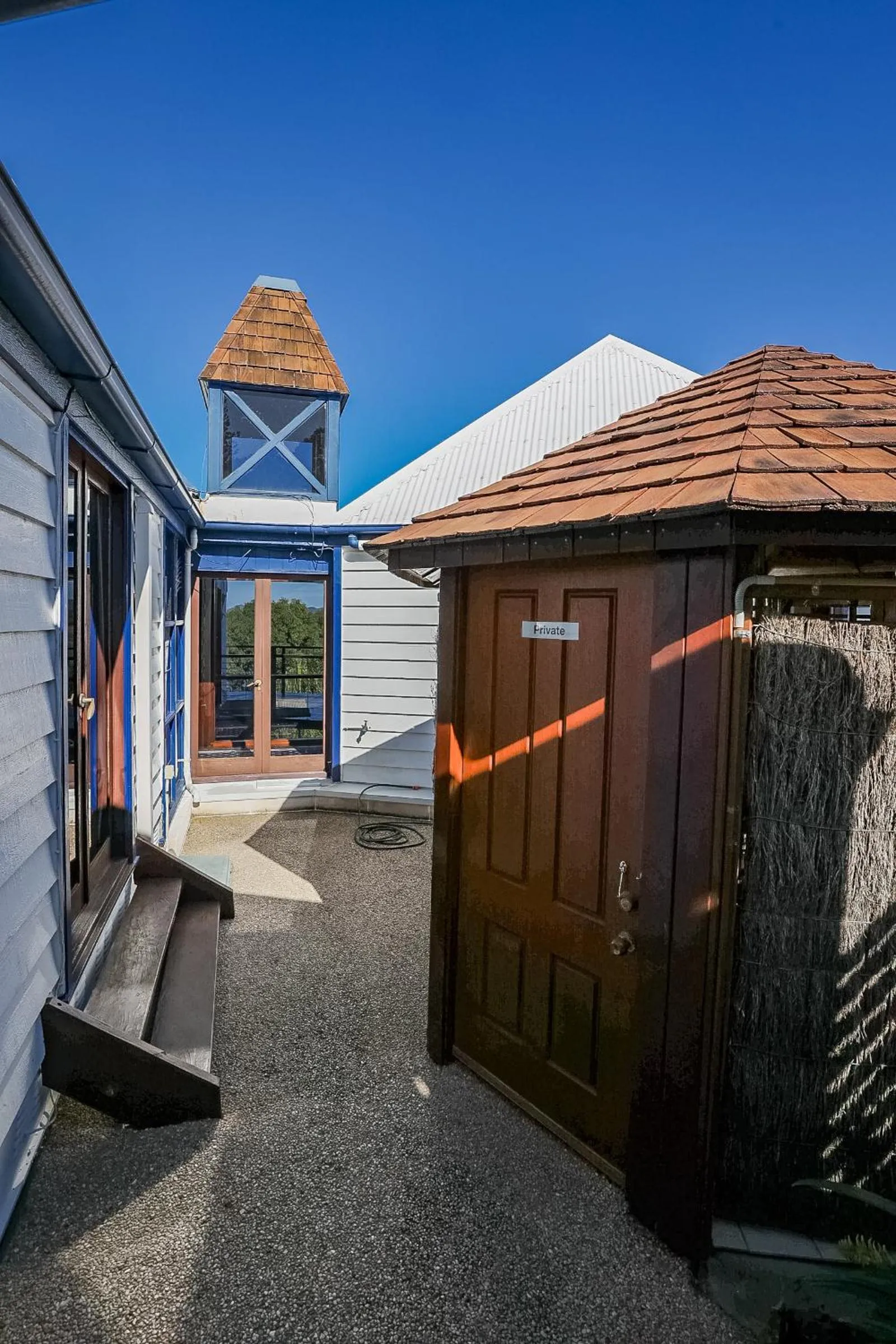 Facade/entrance in 1770 Sovereign Lodge Retreat