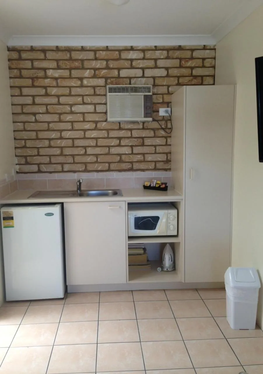 Kitchen or kitchenette in Caboolture Motel