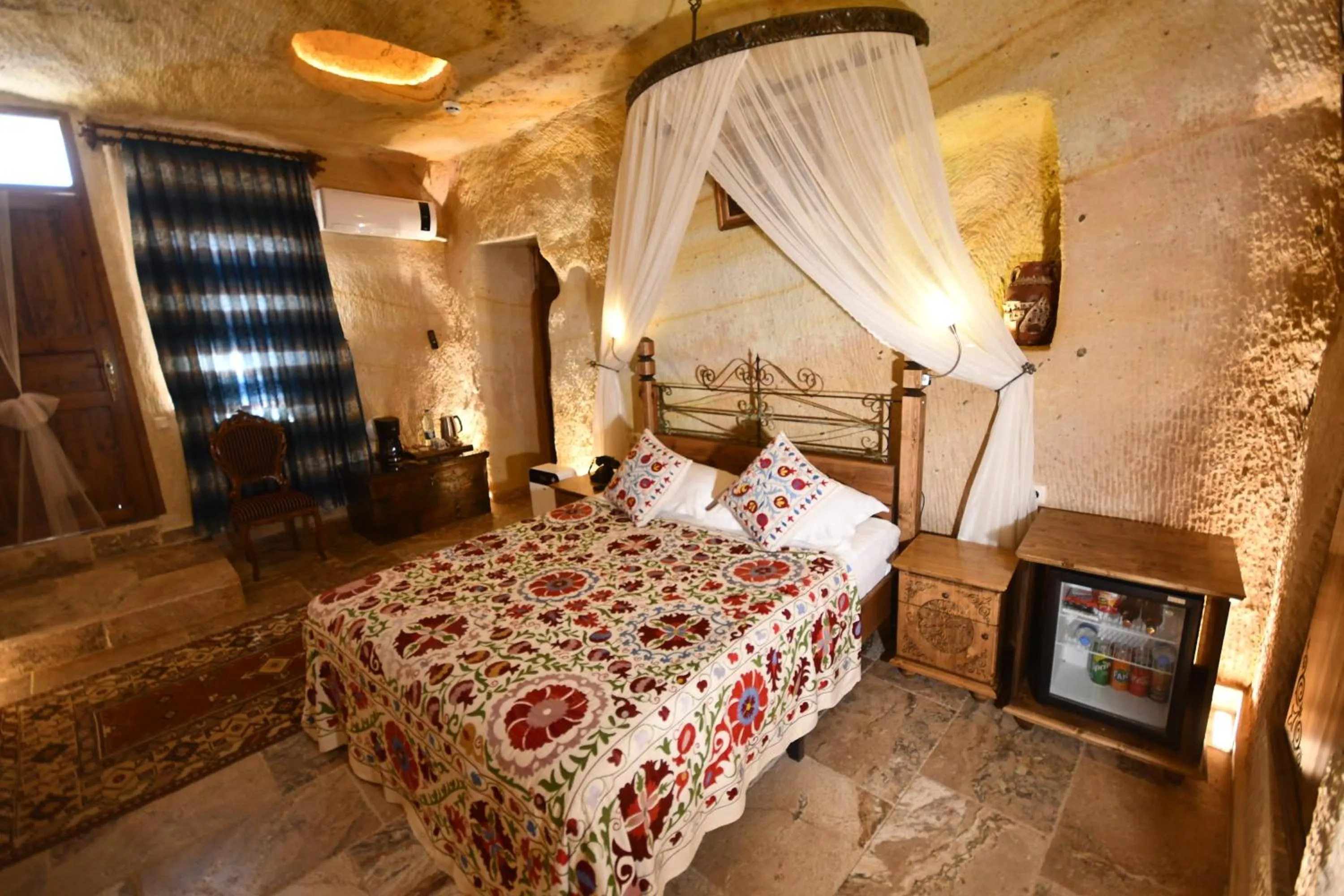 Photo of the whole room, Bed in NOSTALJİ CAVE SUİT HOTEL