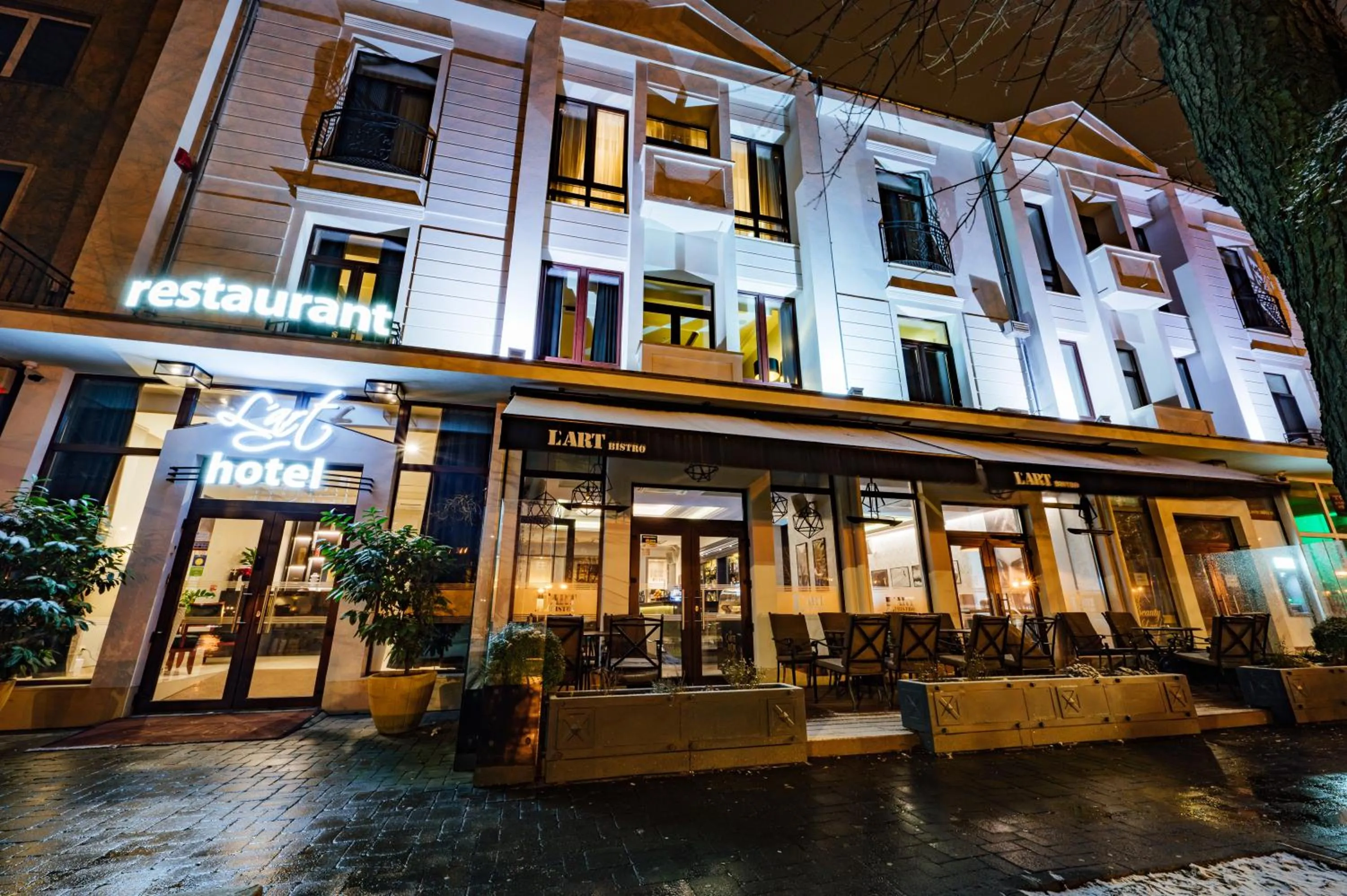 Facade/entrance in L`Art Hotel Carei