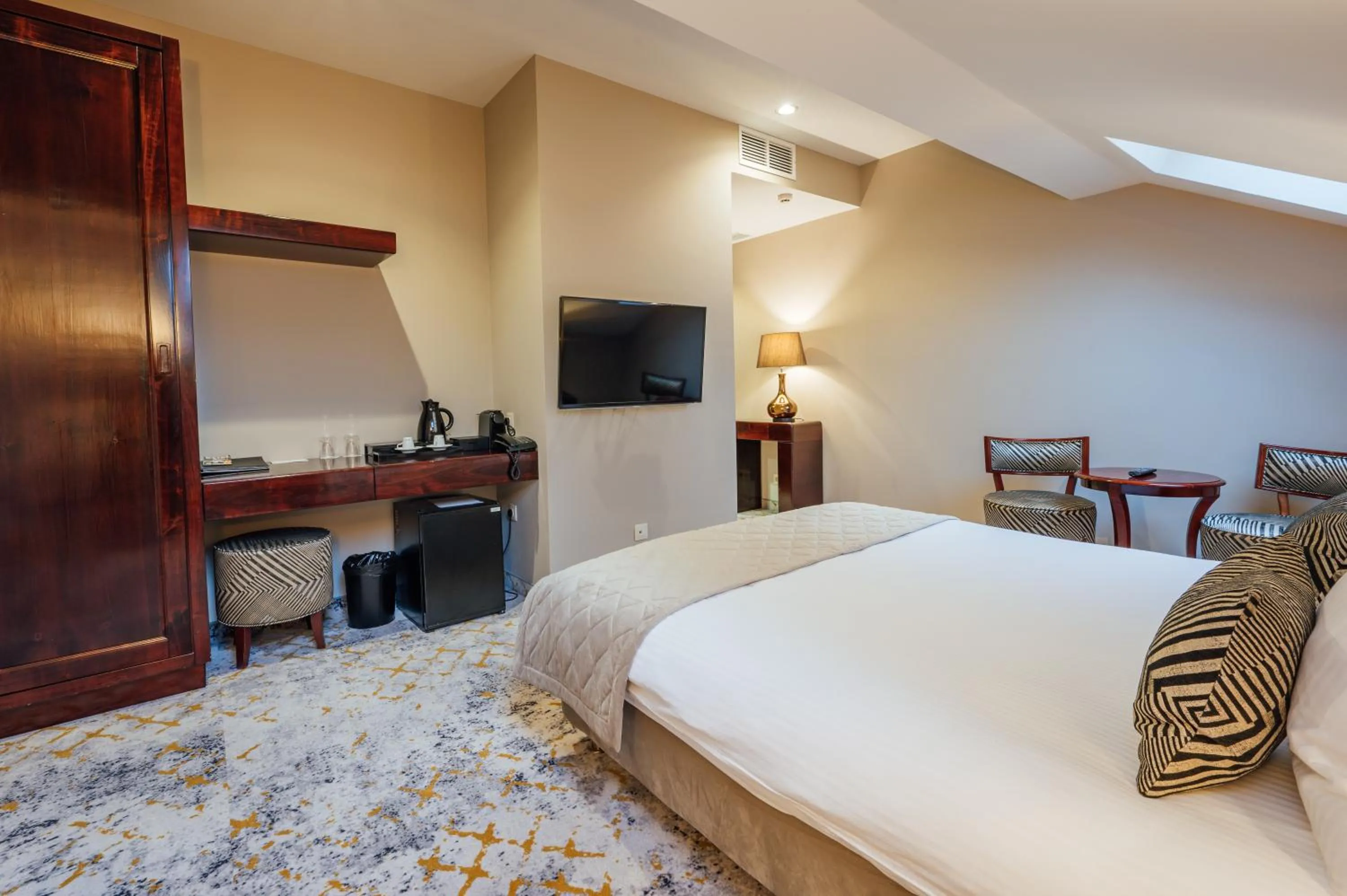 Bed in L`Art Hotel Carei