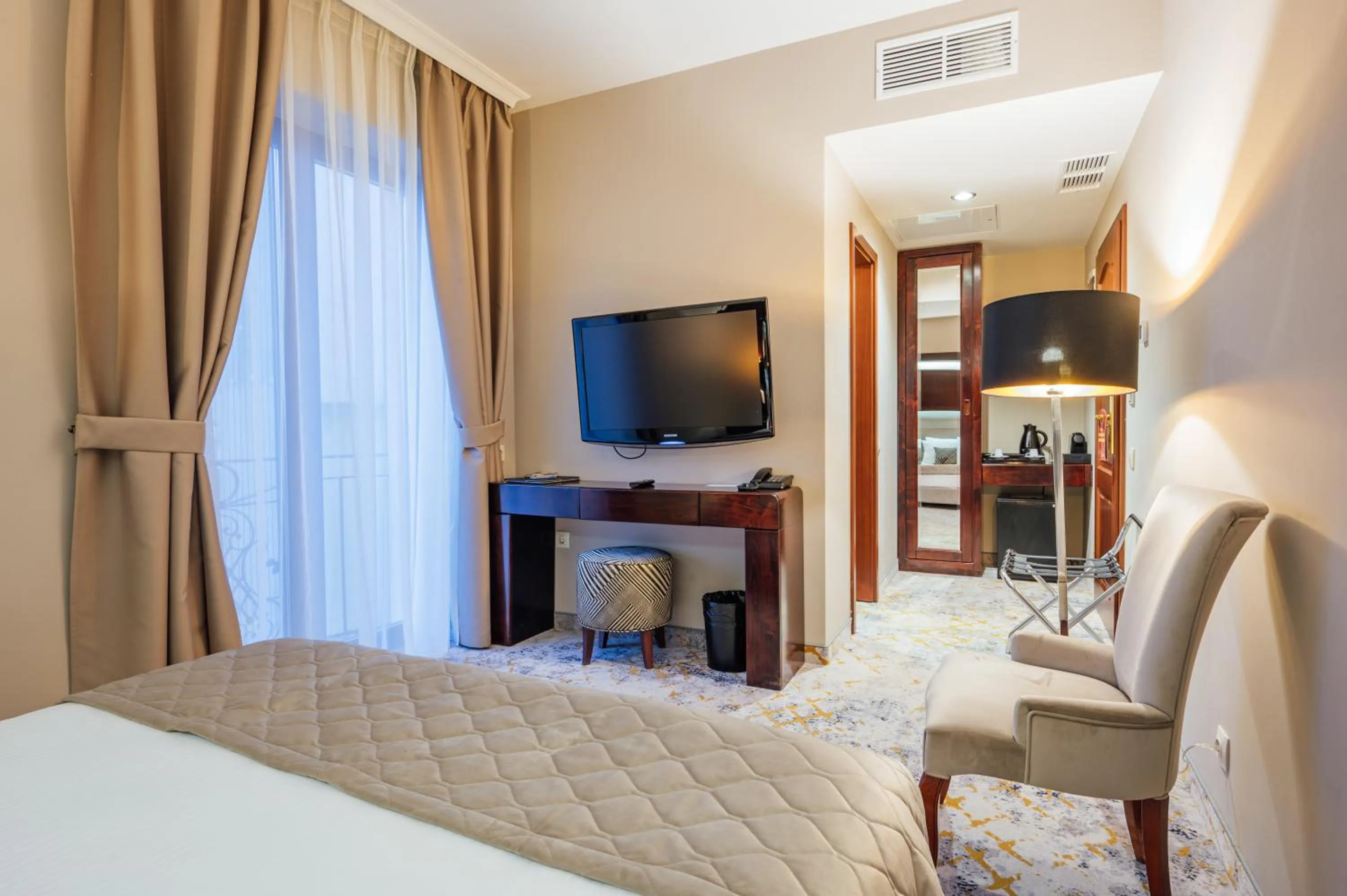 Bed in L`Art Hotel Carei