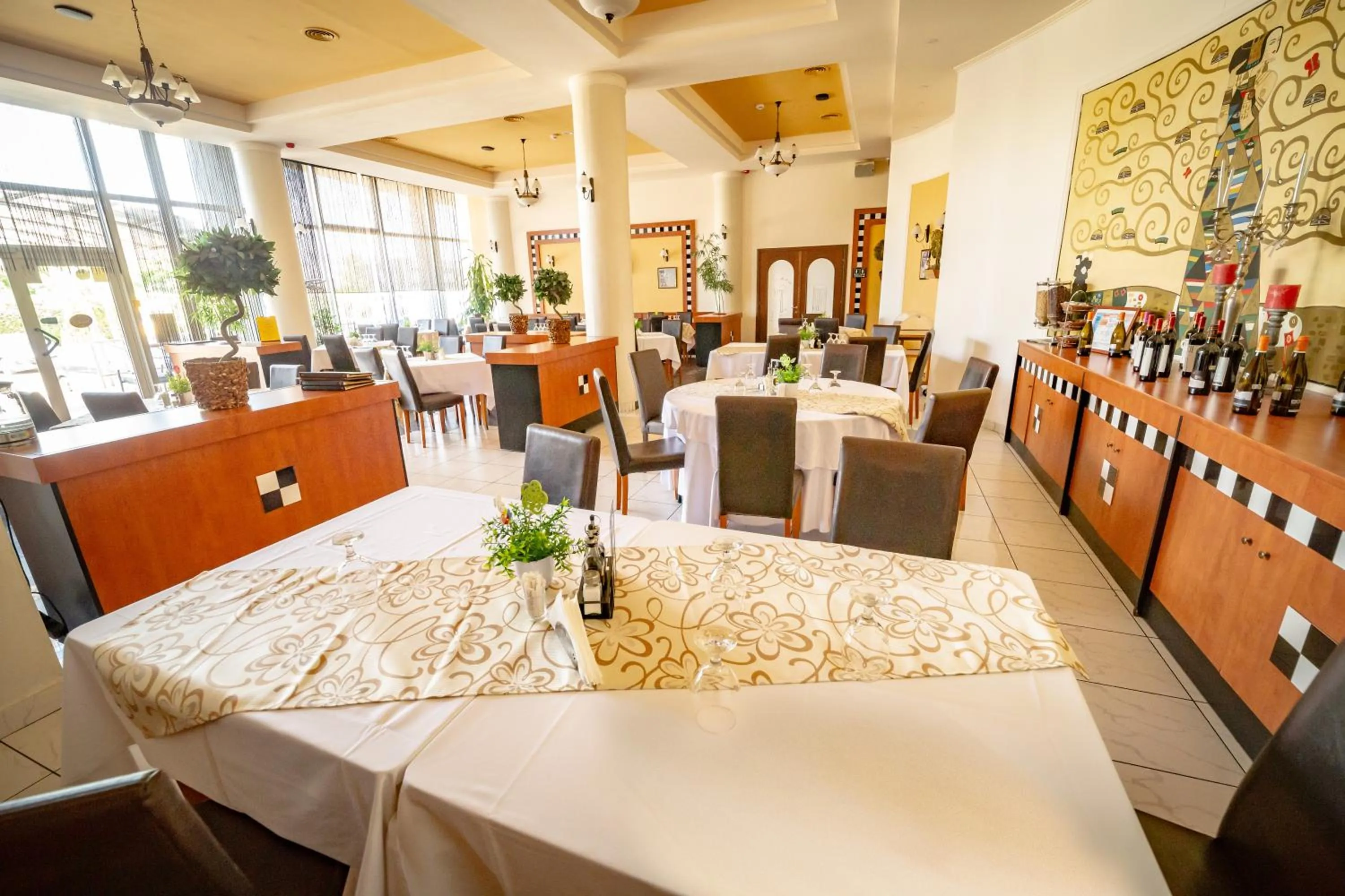 Restaurant/places to eat in Hotel Aurelia