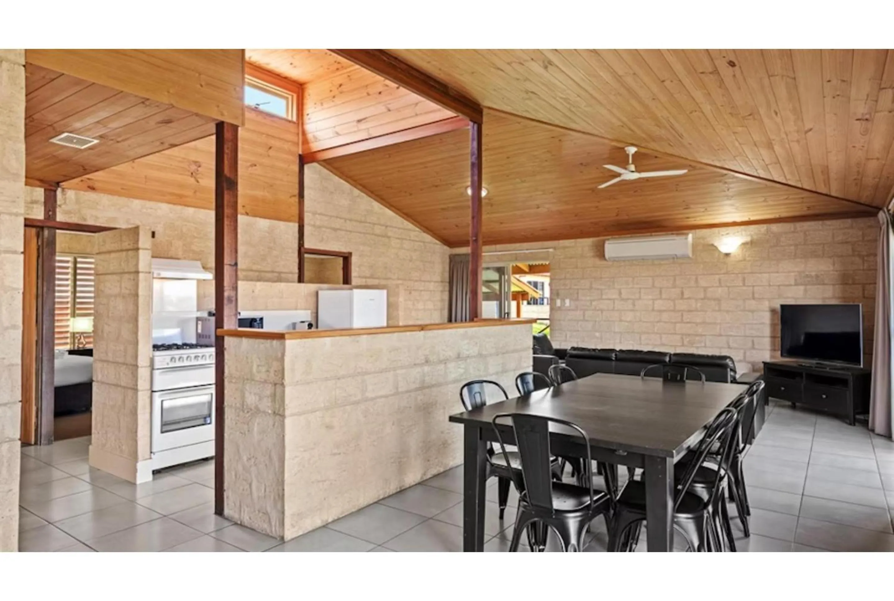 Dining area in Discovery Parks - Bunbury Foreshore