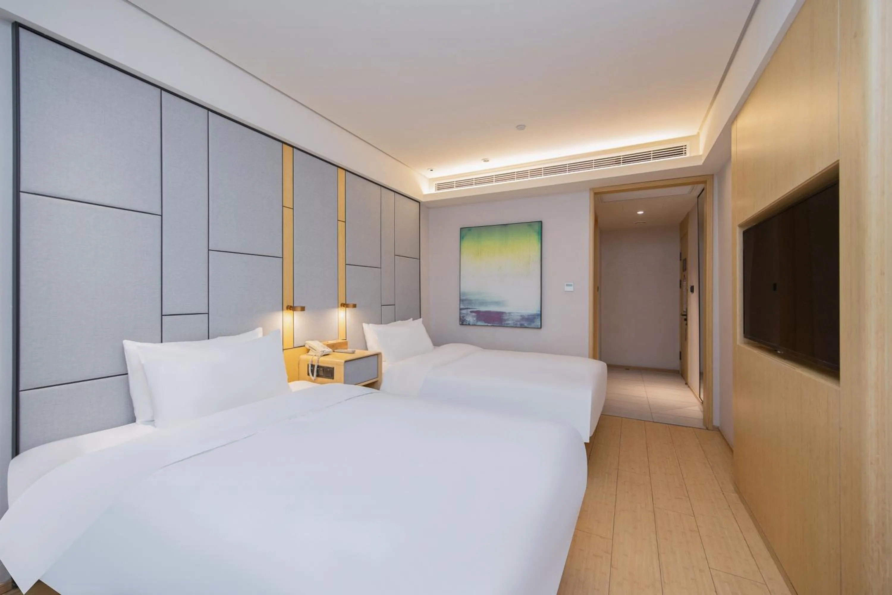 Photo of the whole room, Bed in JI Hotel Nanjing Ming Palace