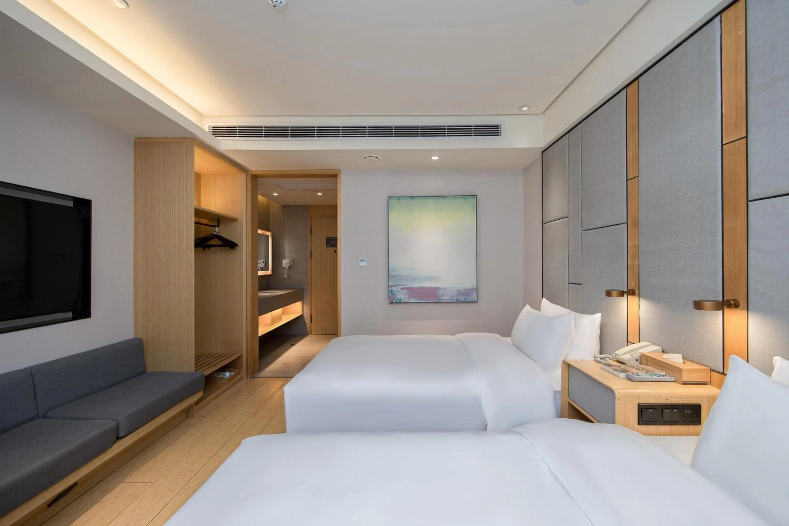 Photo of the whole room, Bed in JI Hotel Nanjing Ming Palace