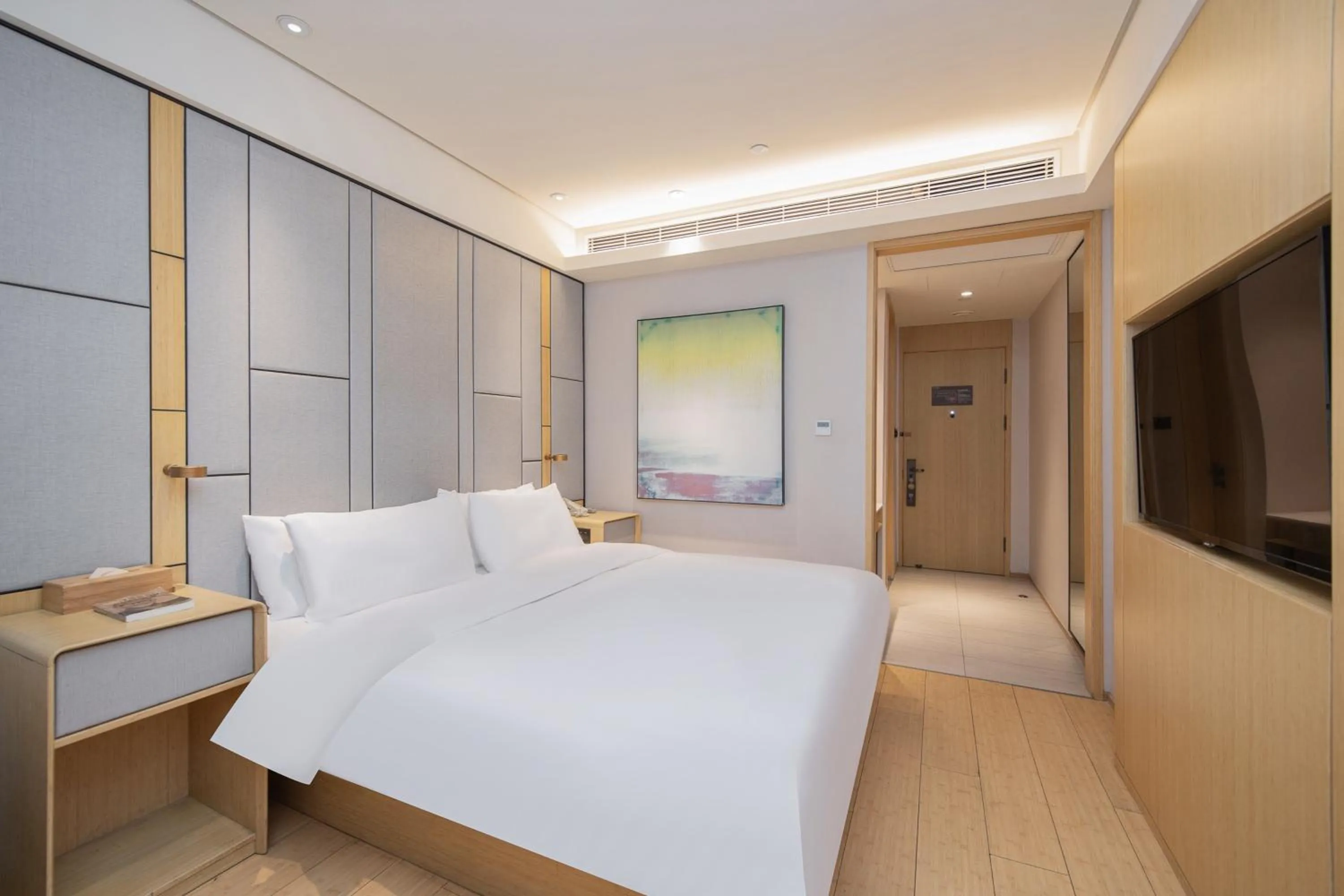 Photo of the whole room, Bed in JI Hotel Nanjing Ming Palace