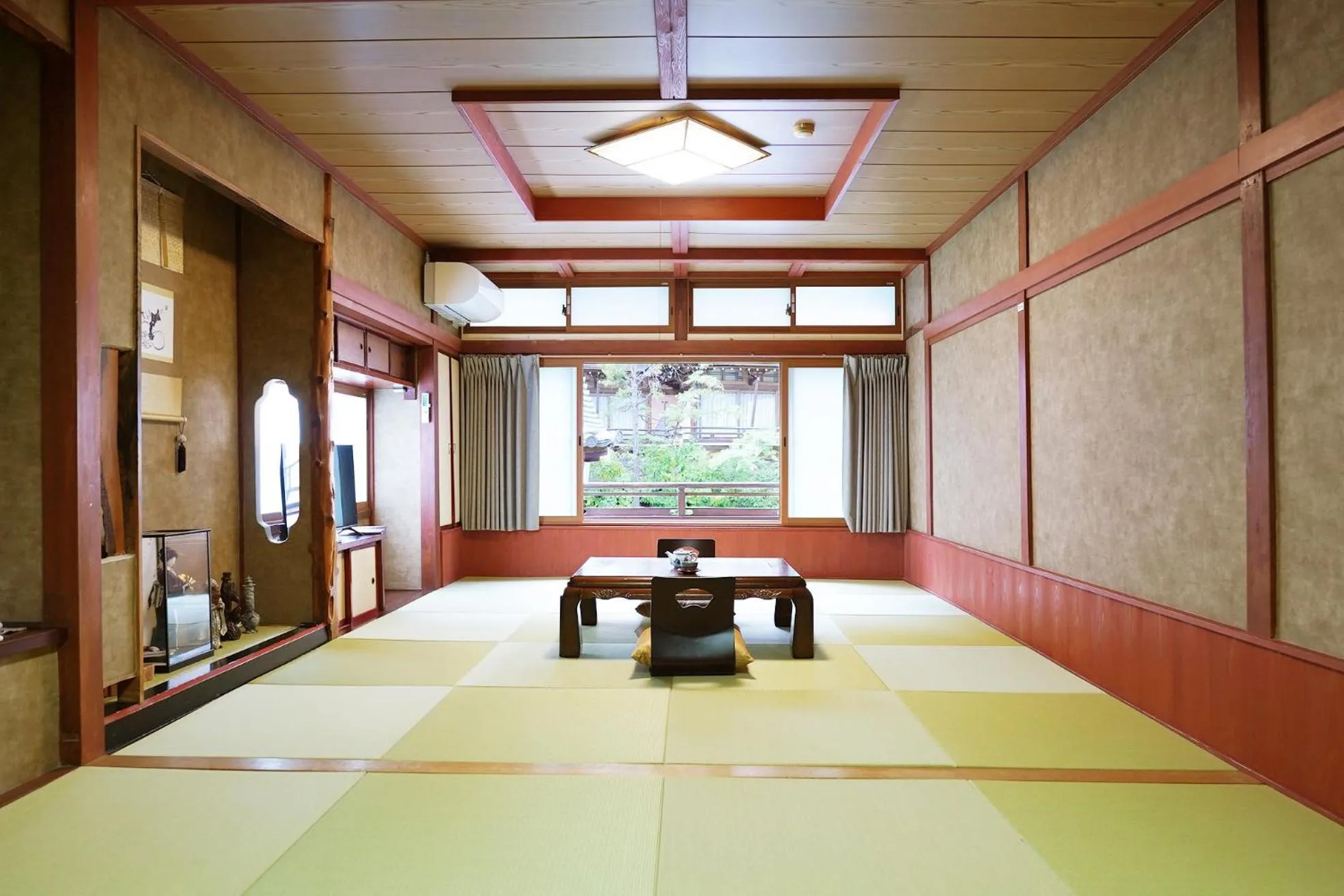 Photo of the whole room in Ikariya Ryokan