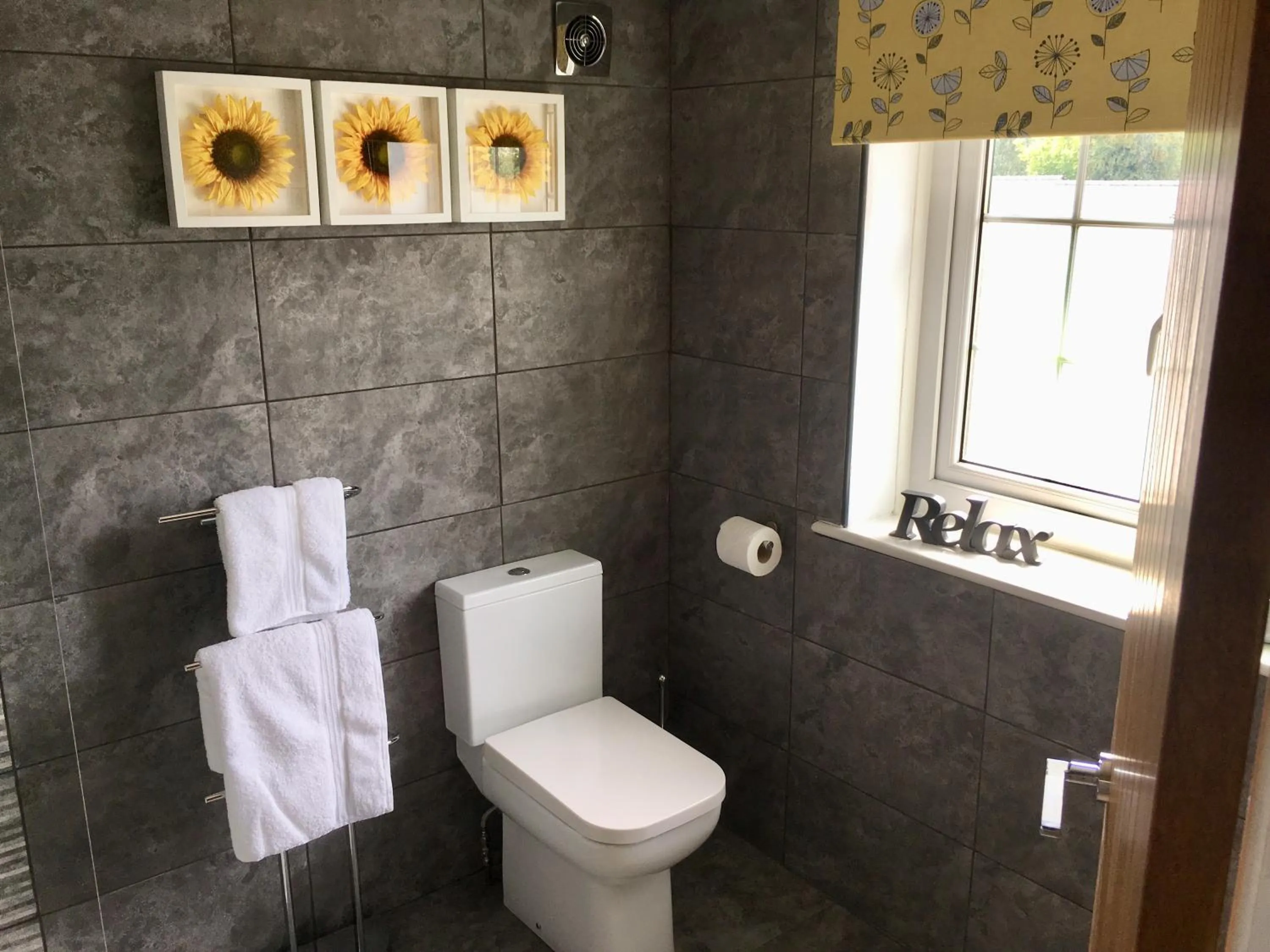 Toilet in The Sun B&B Rooms