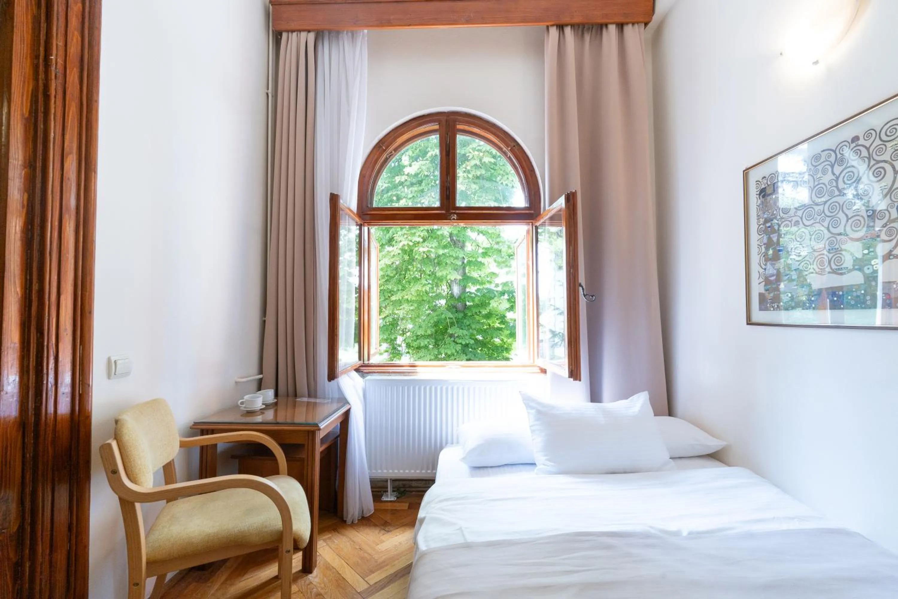 TV and multimedia, Bed in Vila Camelia