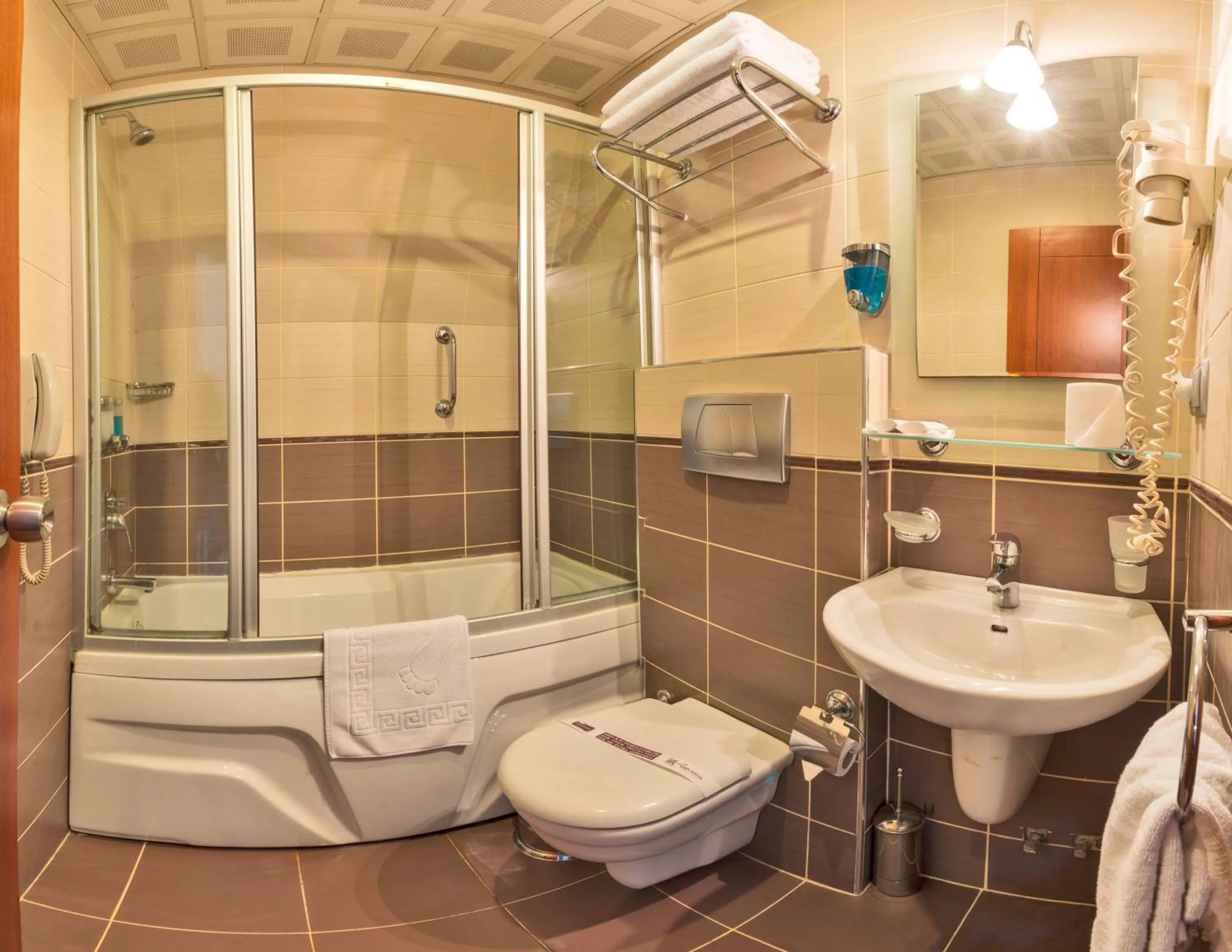 Bathroom in Vatan Asur Hotel