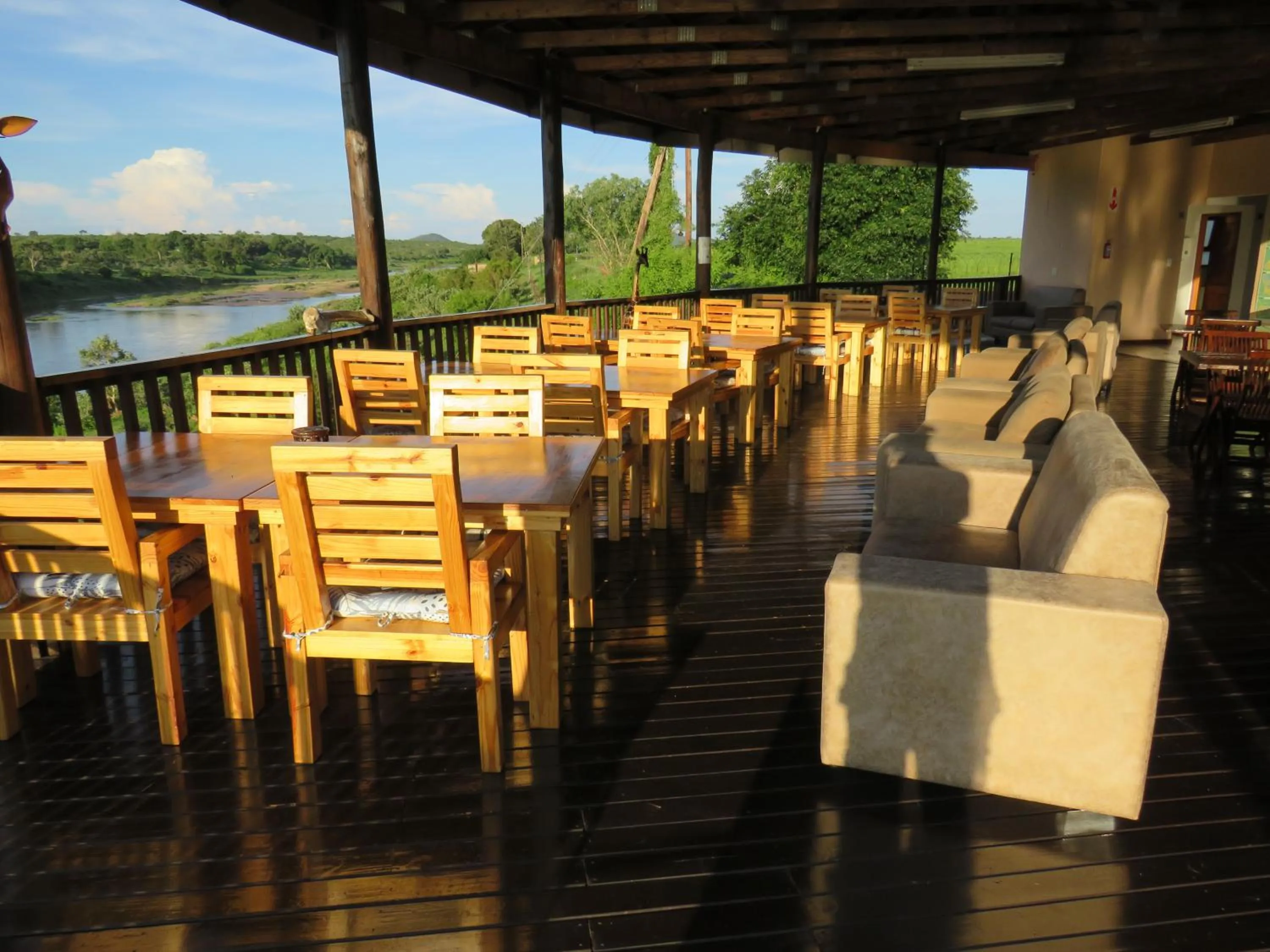 Restaurant/places to eat in Riverview Inn