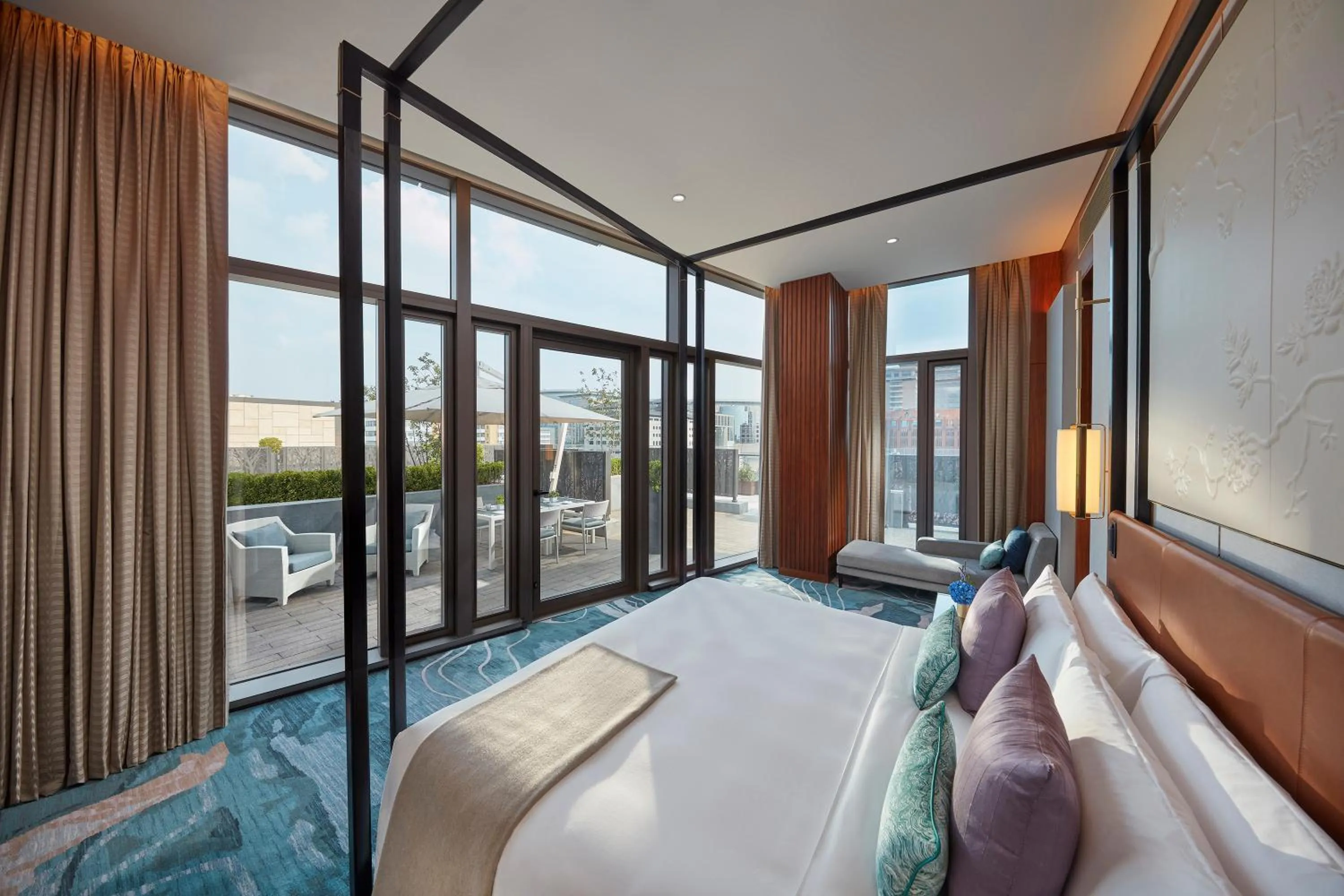 Bedroom, Bed in Mandarin Oriental Wangfujing, Beijing