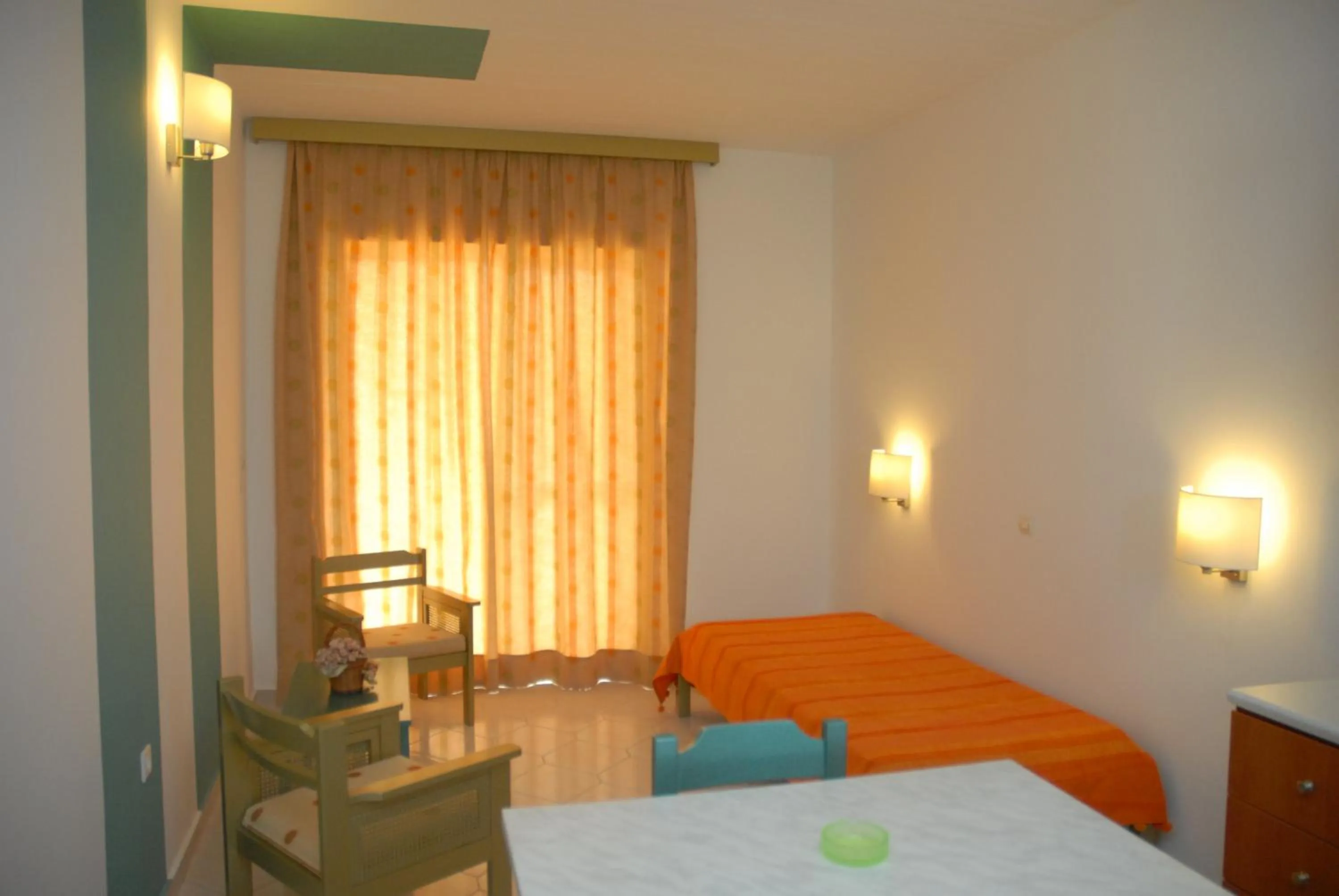 Coffee/tea facilities, Bed in Trianta Hotel Apartments