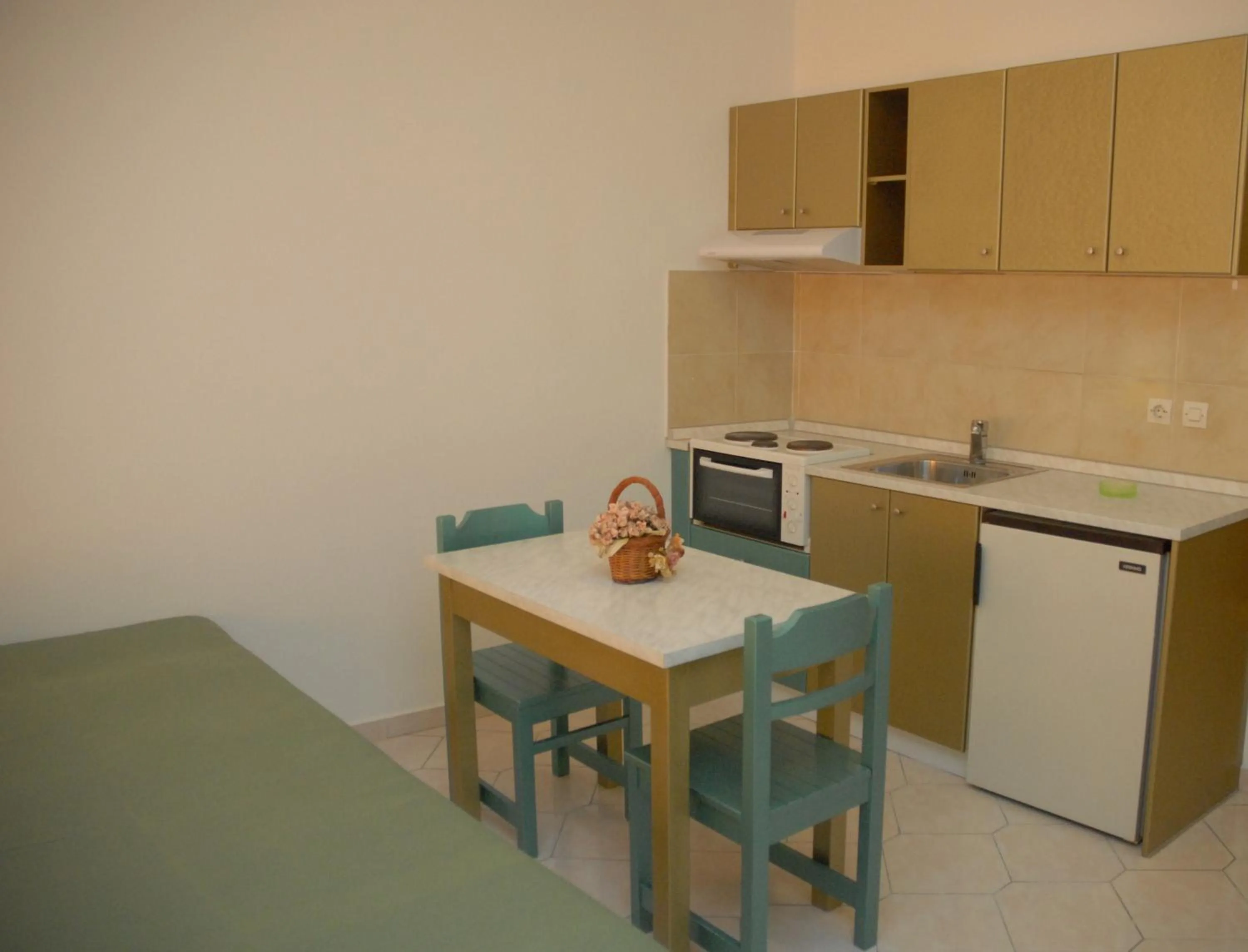 Coffee/tea facilities in Trianta Hotel Apartments