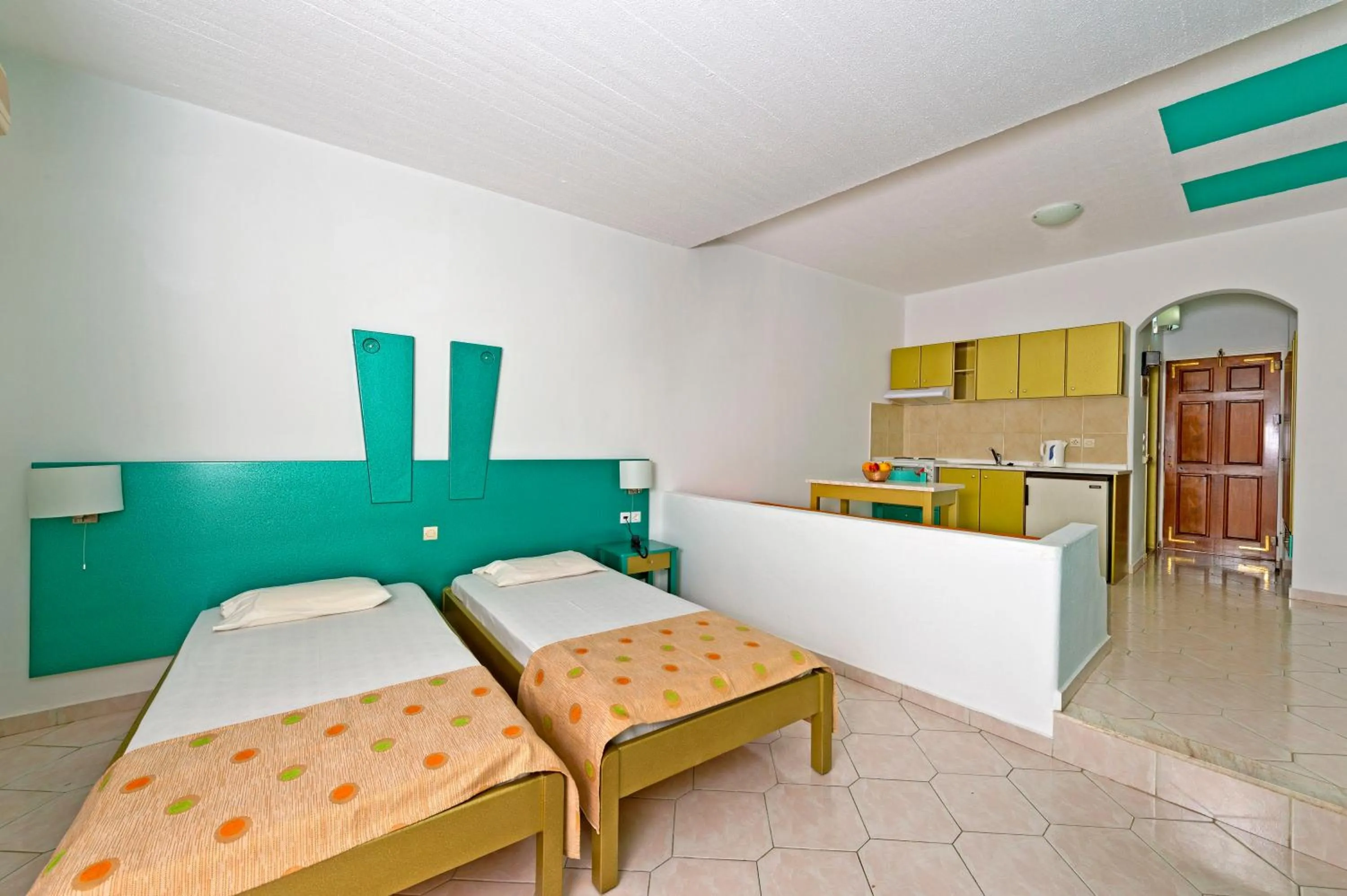 Kitchen or kitchenette, Bed in Trianta Hotel Apartments