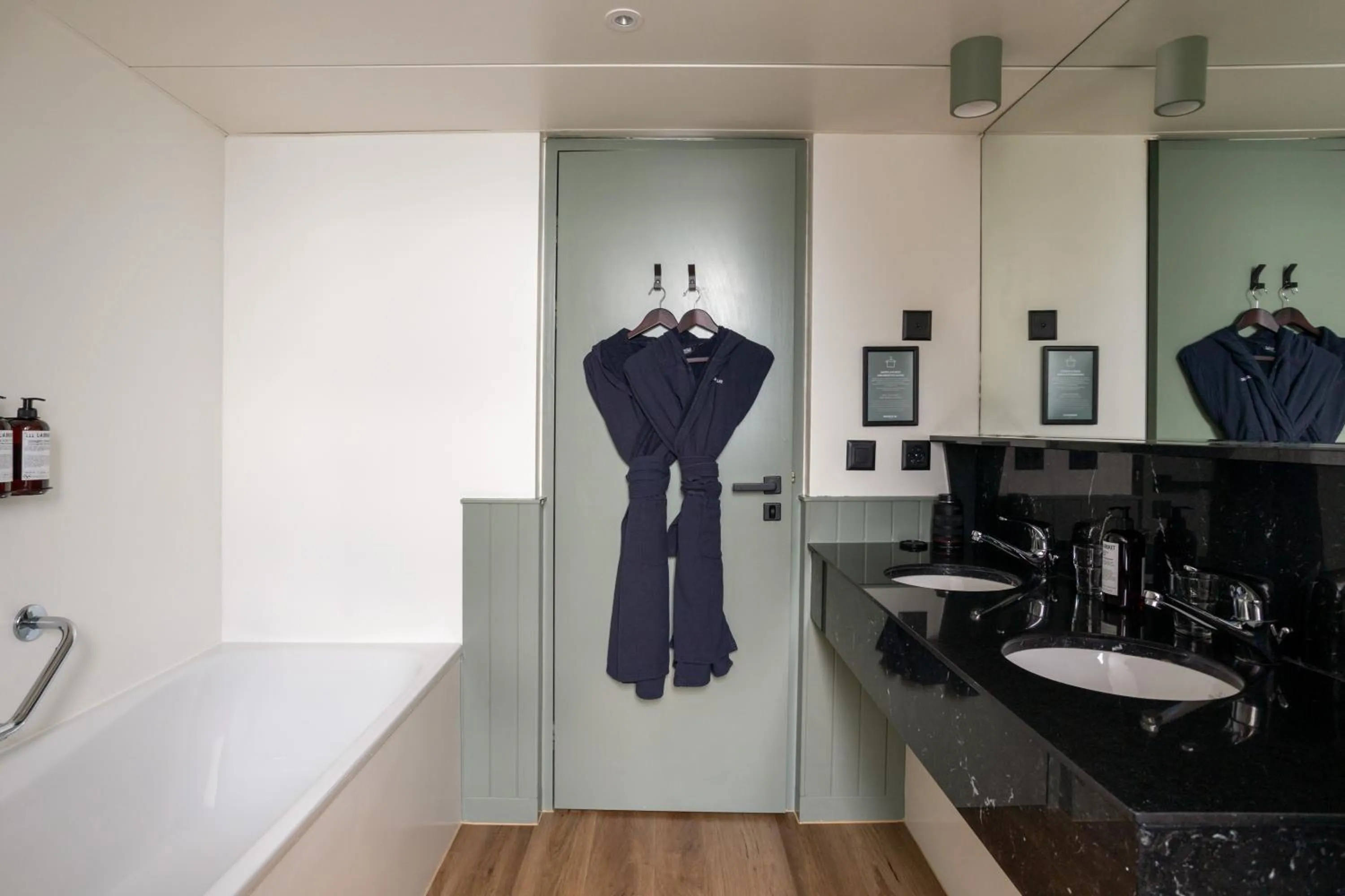 Bathroom in Maison du Lac Boutique Hôtel